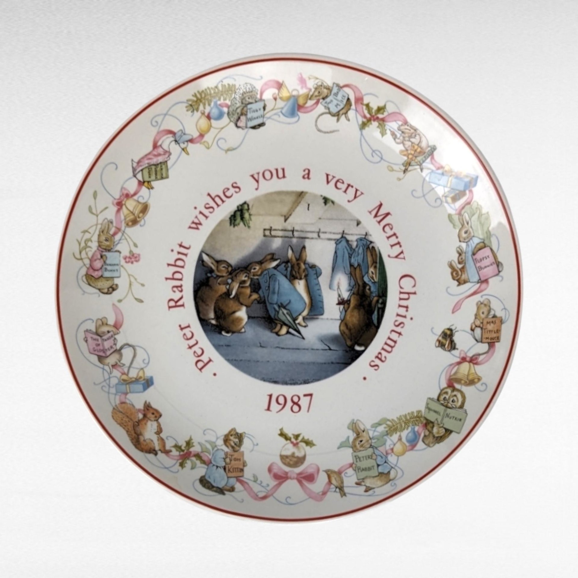 1987 Wedgwood Peter Rabbit Christmas Plate, Collectible Plate, Beatrix Potter, Holiday Decor