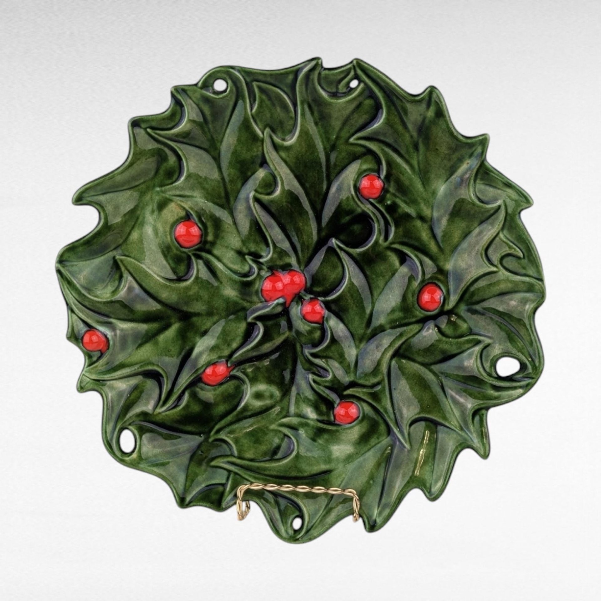 Vintage 1973 Atlantic Mold Holly Berry Christmas Plate, Ceramic Holly Plate, Hand-Painted Holiday Decor, Signed "Sue '73"