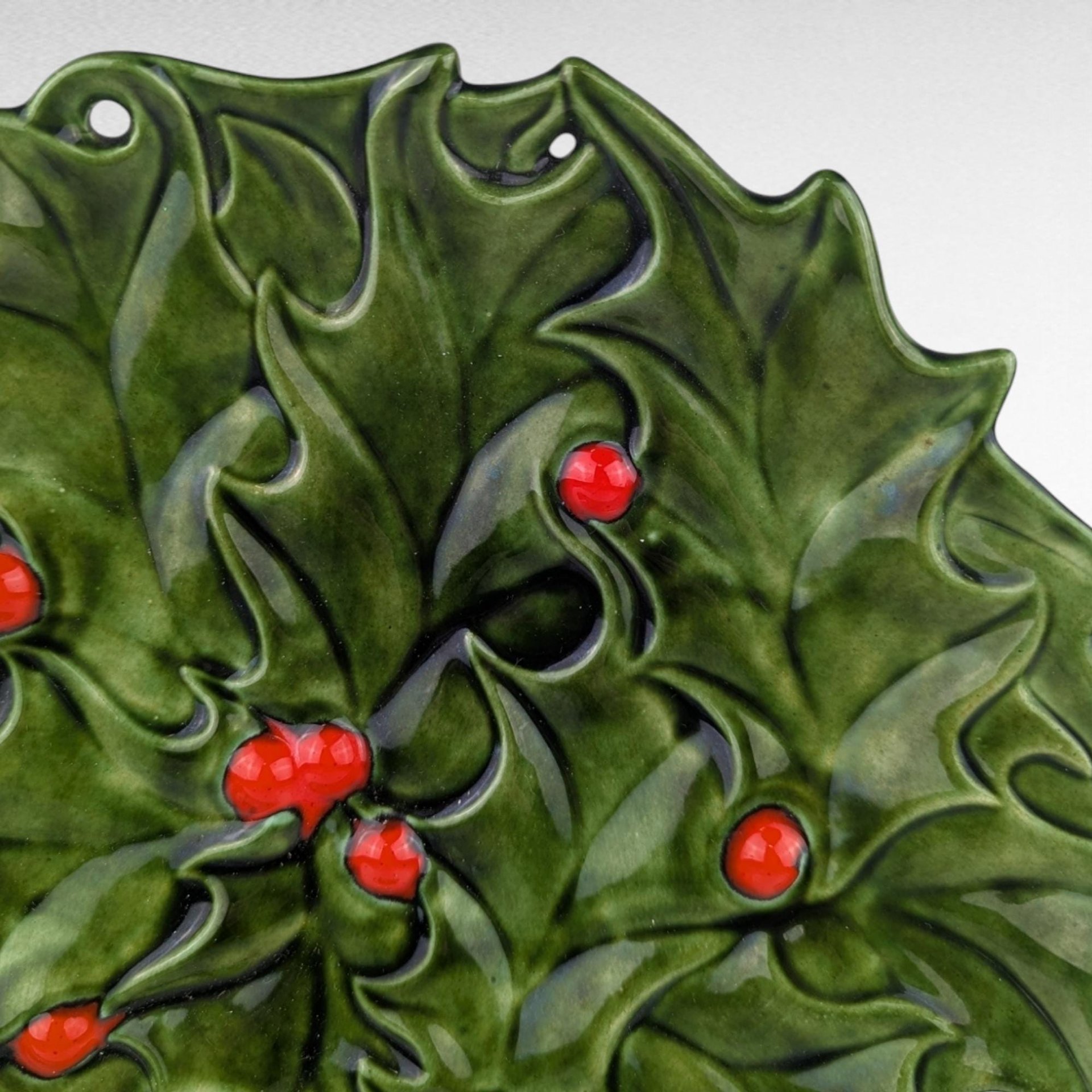 Vintage 1973 Atlantic Mold Holly Berry Christmas Plate, Ceramic Holly Plate, Hand-Painted Holiday Decor, Signed "Sue '73"