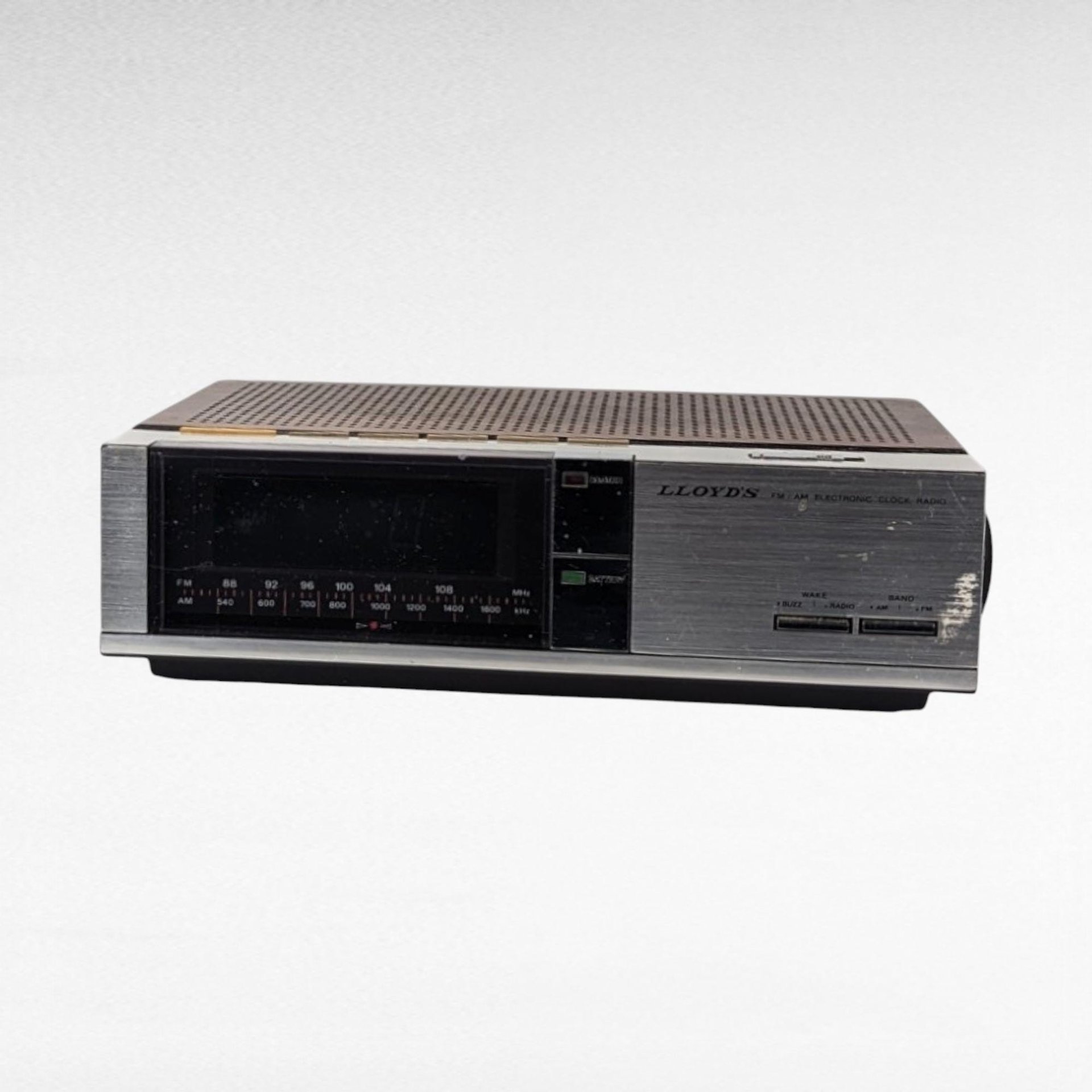 Vintage Lloyd's FM/AM Electric Radio Alarm Clock | Retro Alarm Clock | 70s Decor | Bedroom Decor