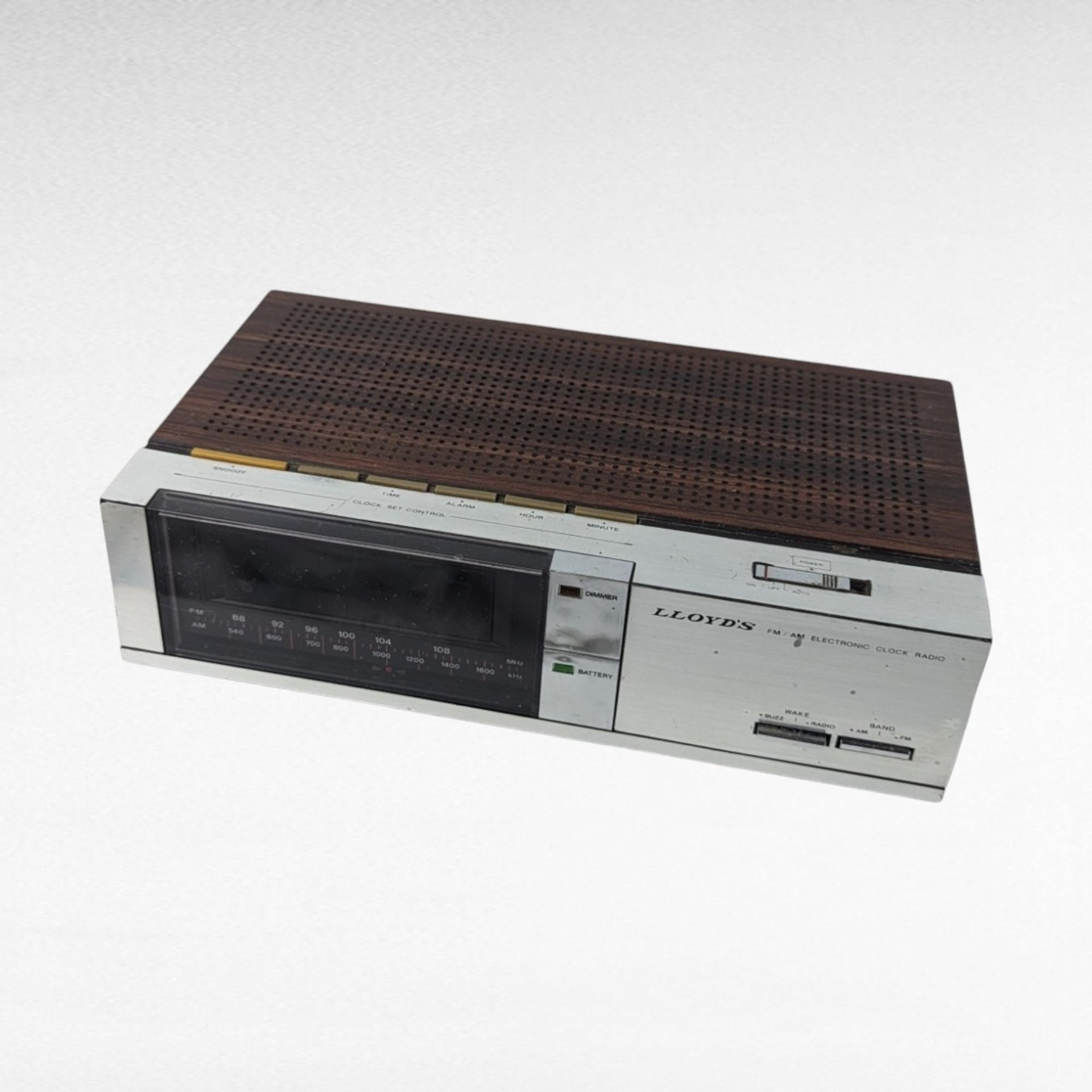 Vintage Lloyd's FM/AM Electric Radio Alarm Clock | Retro Alarm Clock | 70s Decor | Bedroom Decor