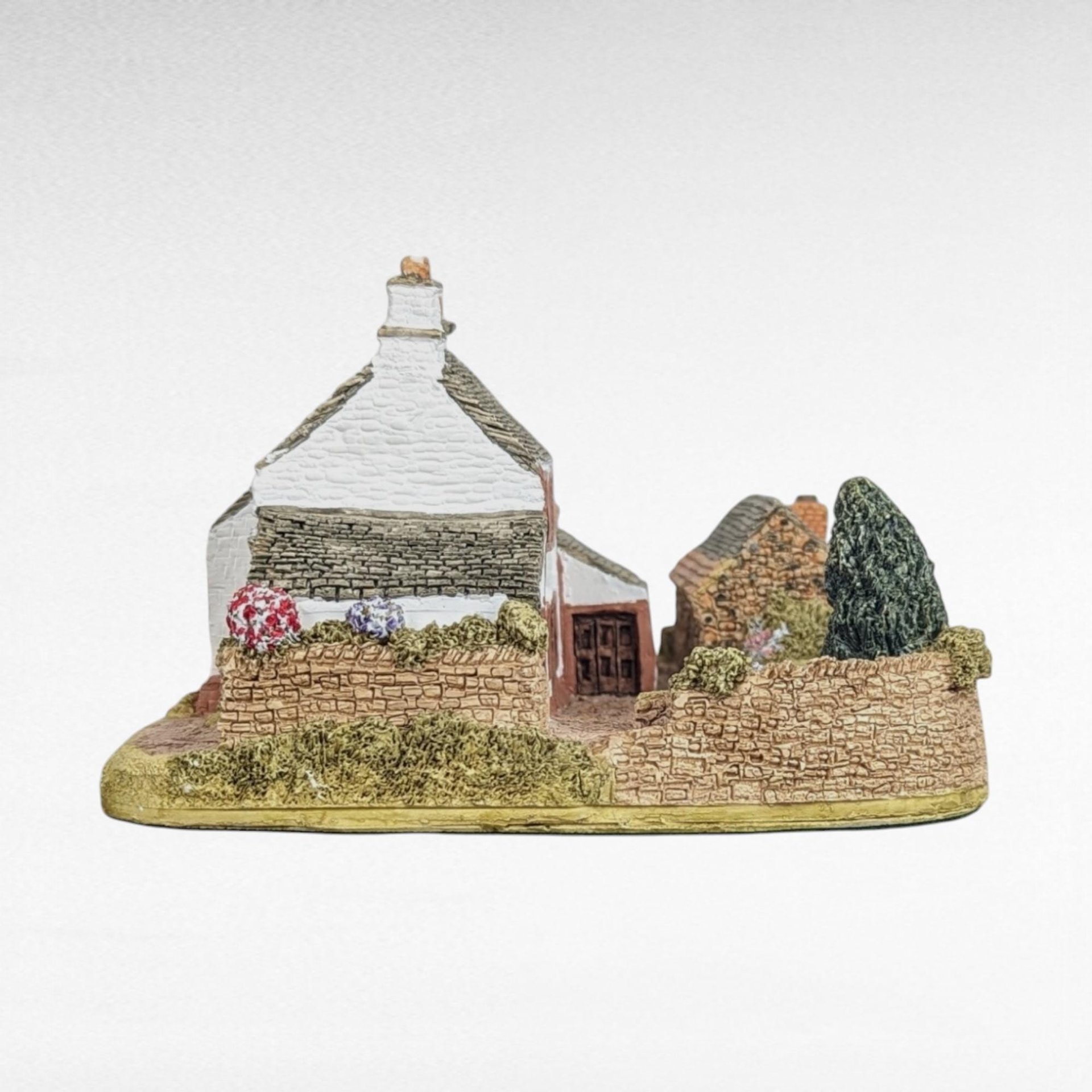 Lilliput Lane Yew Tree Farm Cottage | David Tate Figurine | Handcrafted English Village Model | Collectible Home Decor | 3 Inches