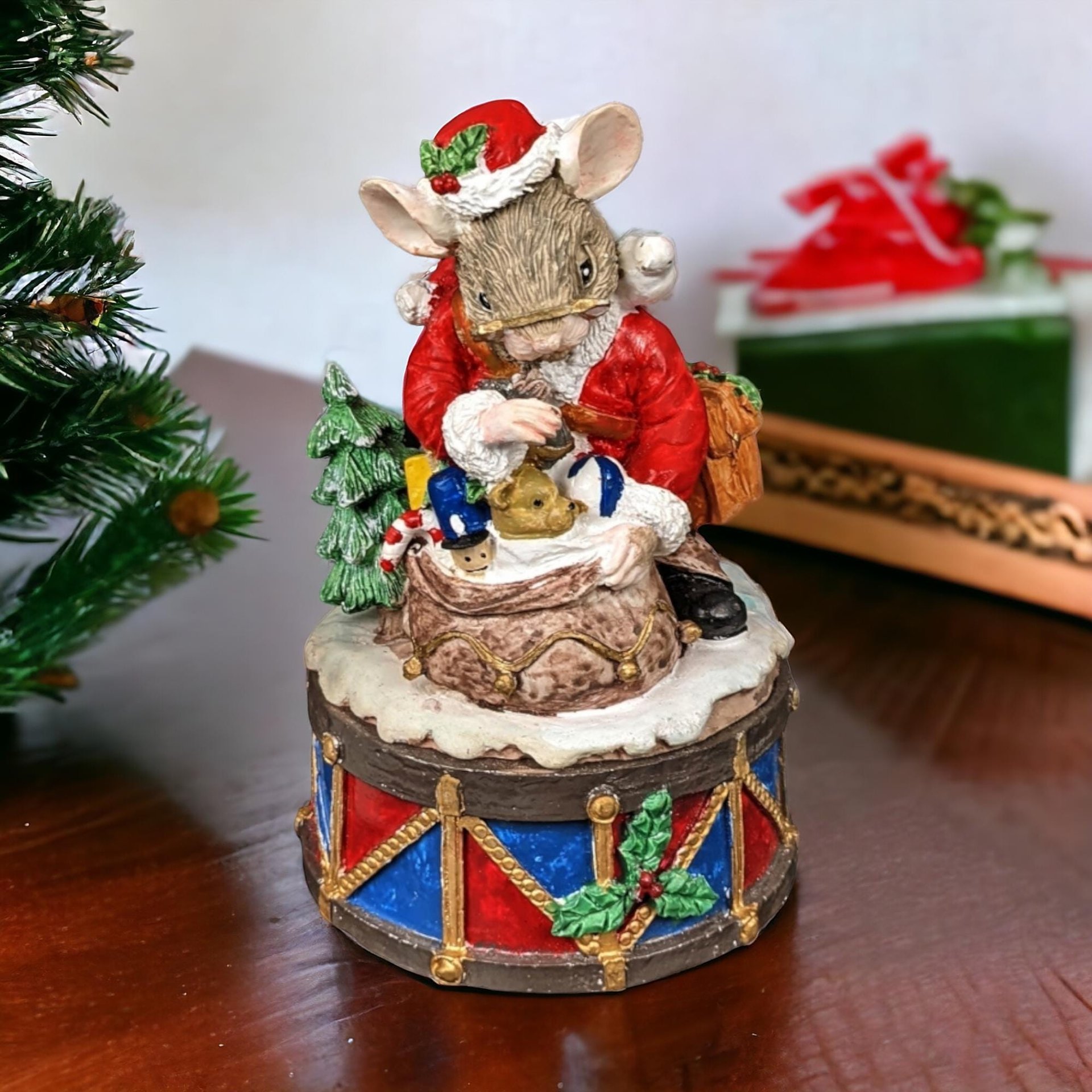 Vintage Resin Christmas Mouse Music Box | Musical Figurine | Holiday Decor | Gift for Collector