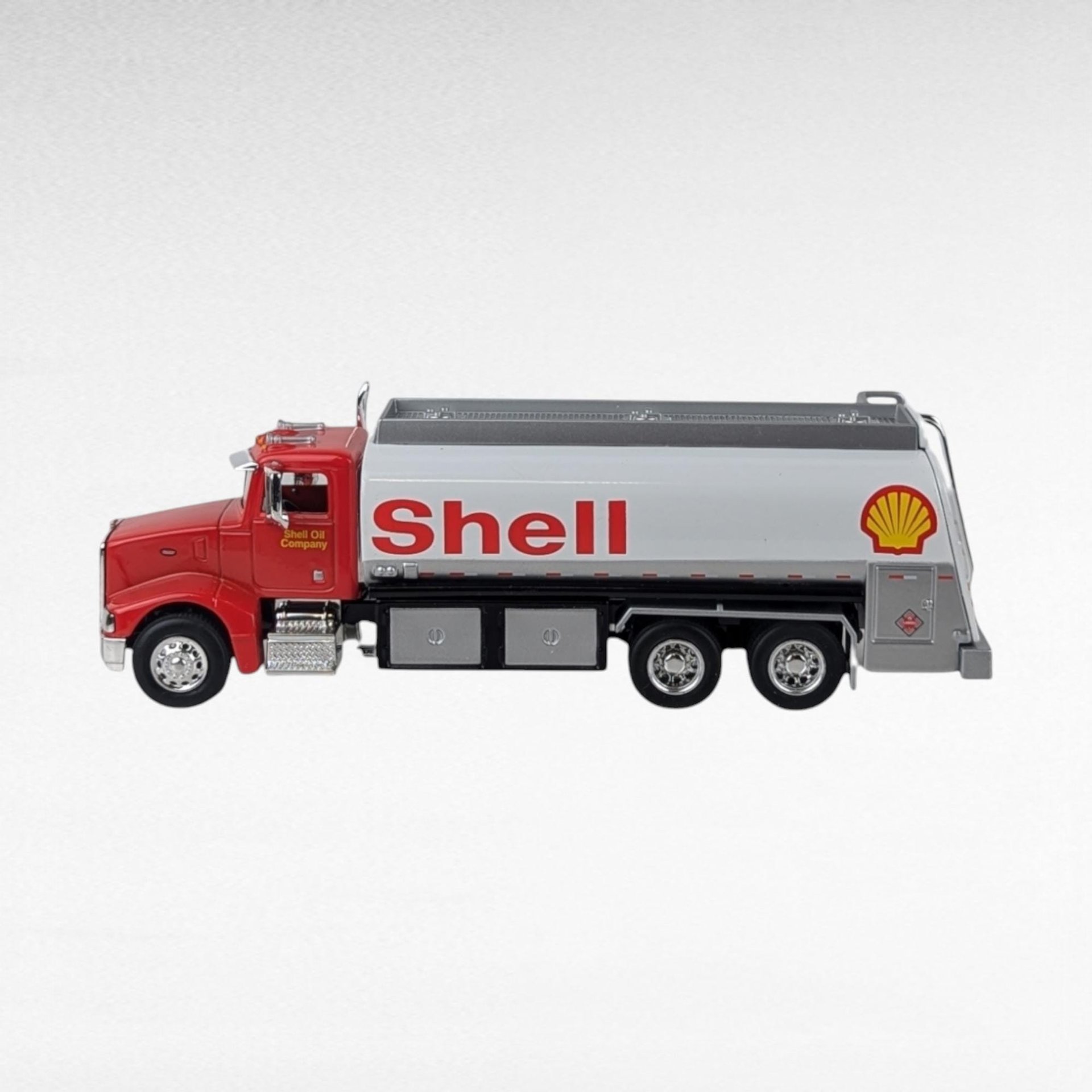 Vintage SpecCast Pererbilt 385 Shell Die Cast Metal Collector Replica.