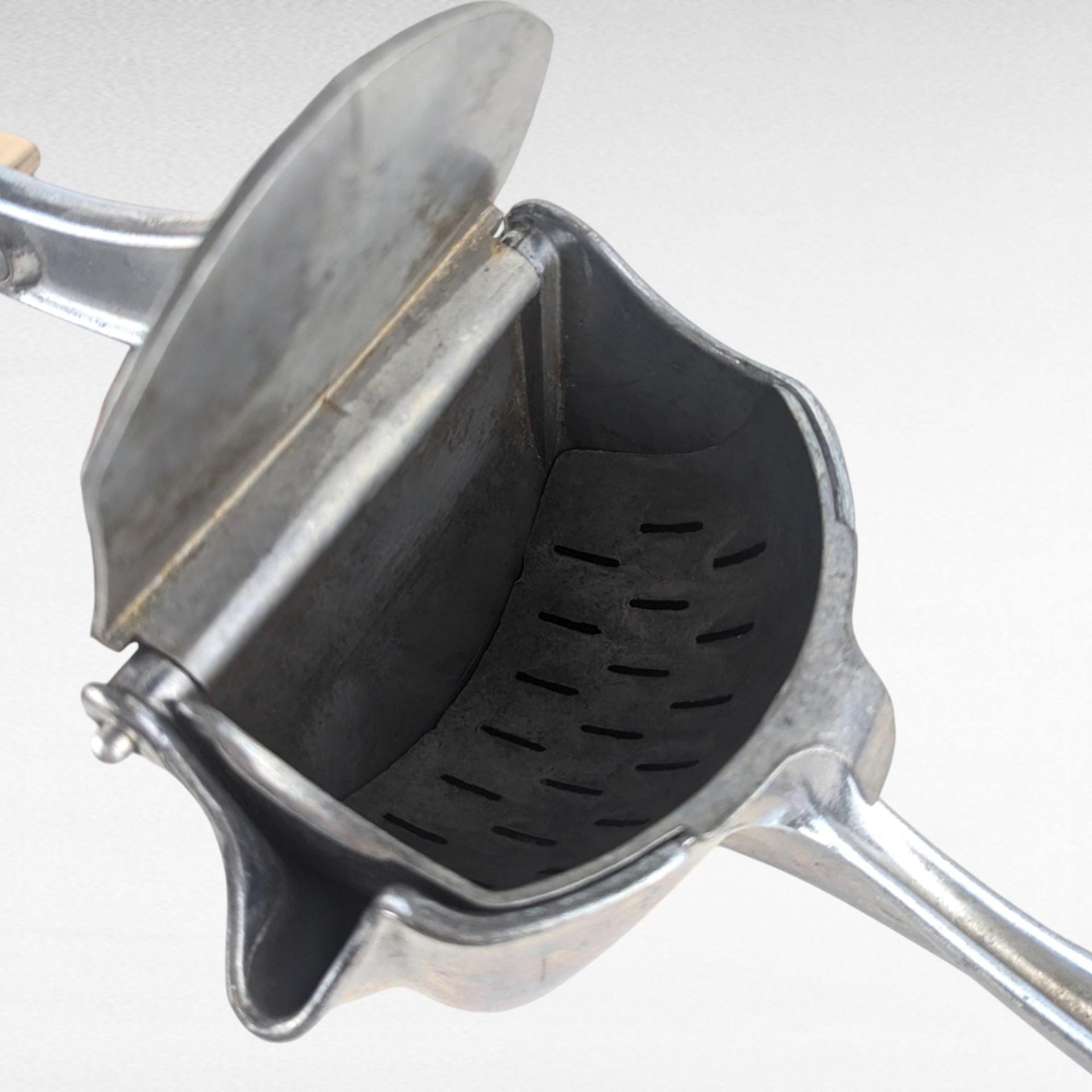 Vintage WearEver Aluminum Juice Press, Manual Citrus Juicer, Retro Kitchenware, Collectible Kitchen Gadget