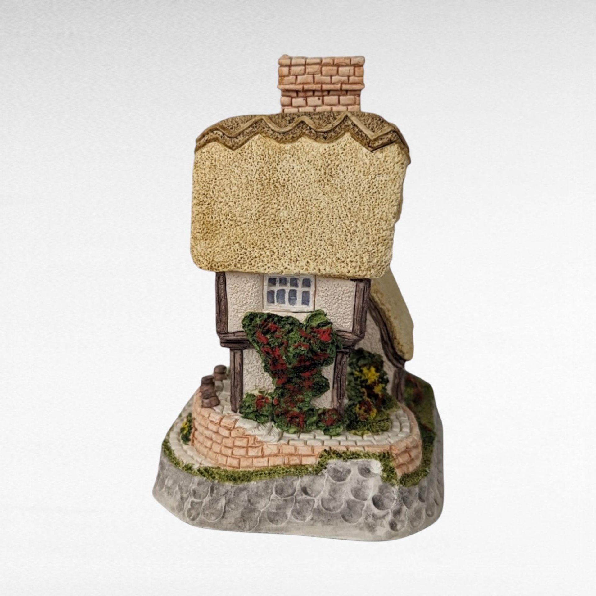 1993 David Winter Cottage "The Cat and Pipe" Inn | with COA and Original Box