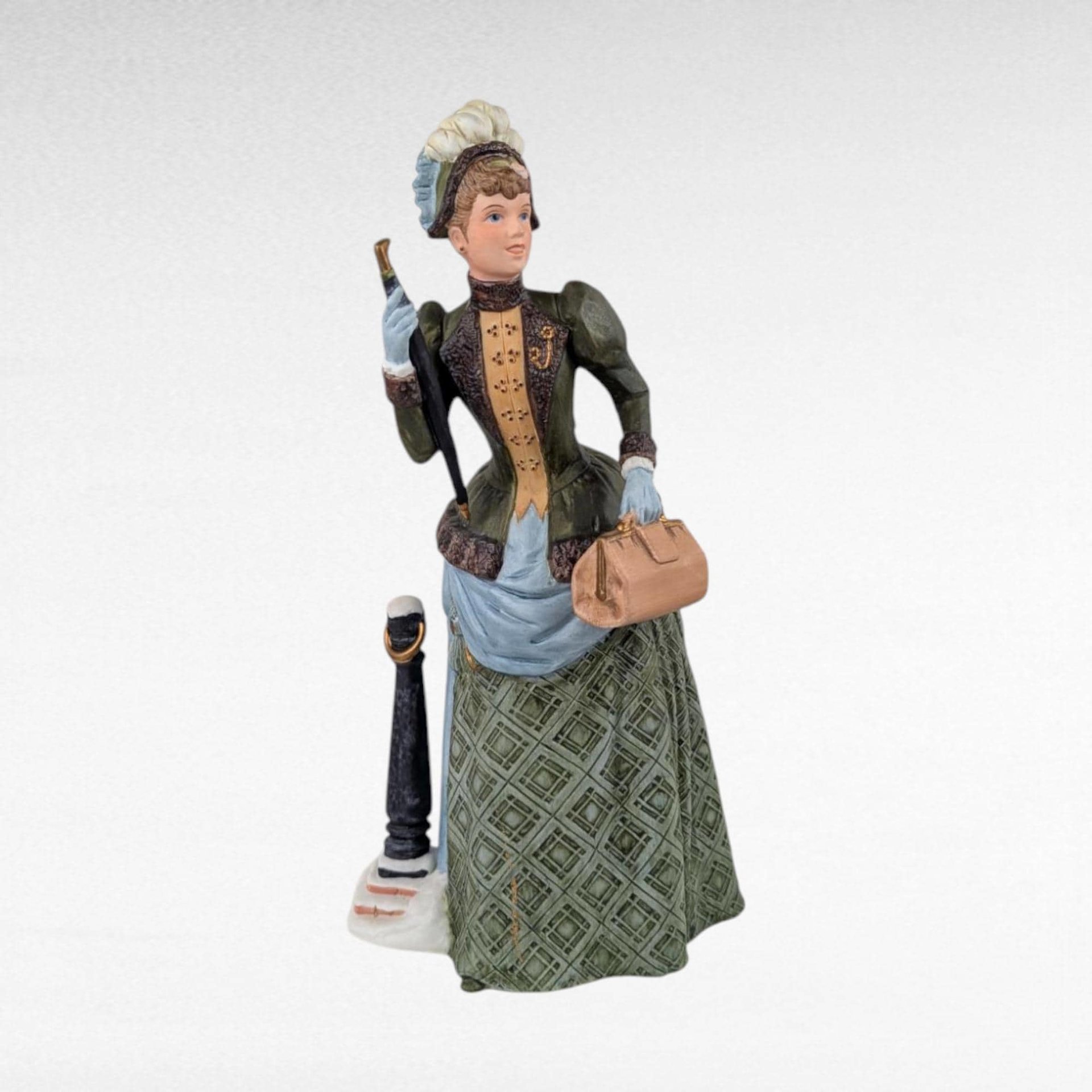 1987 Avon Mrs. Albee Presidents Club Figurine, Ceramic Green Dress