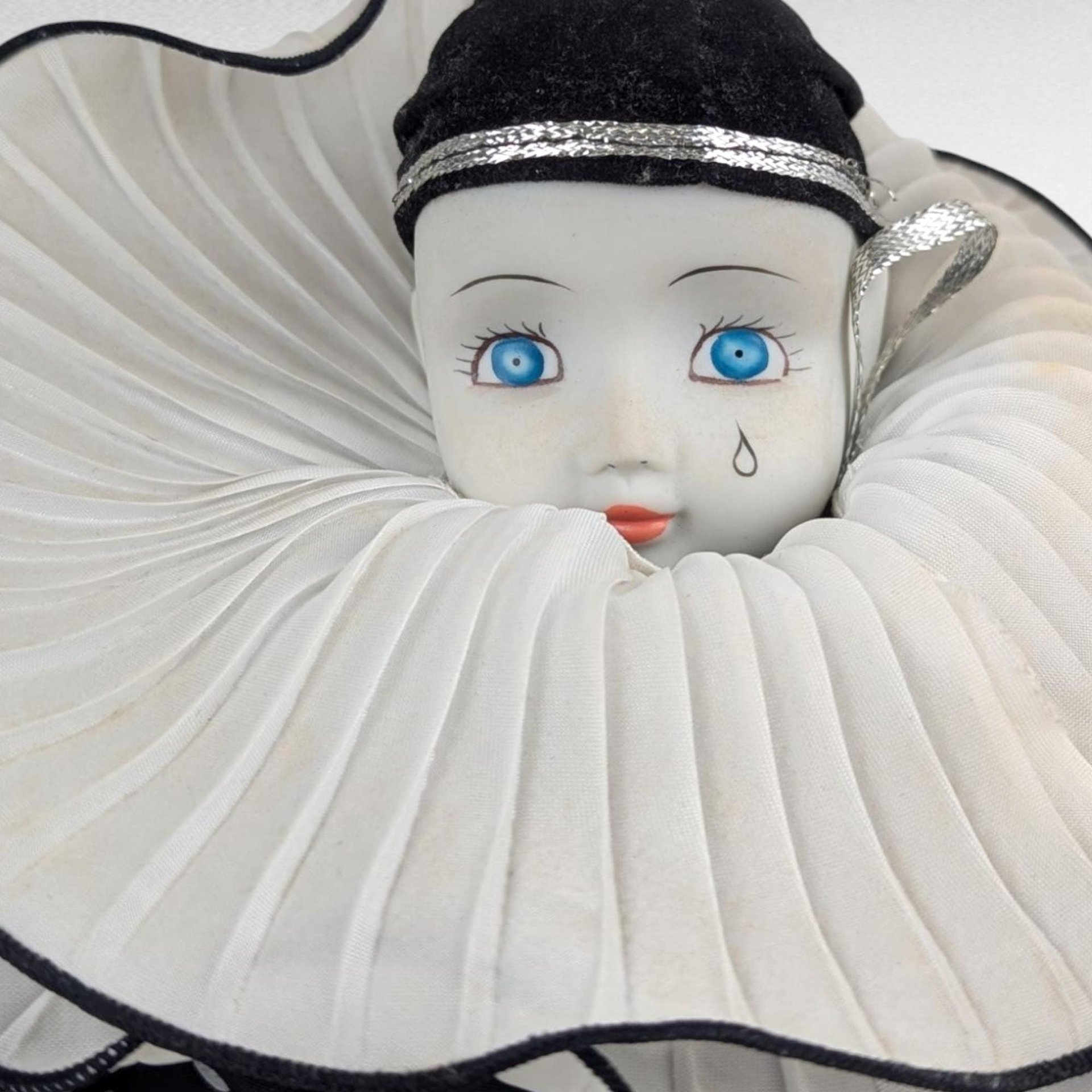 Vintage Sad Clown Head Music Box, Black & White Porcelain, Rotating Base, Unique Gift, Collectible Clown Decor
