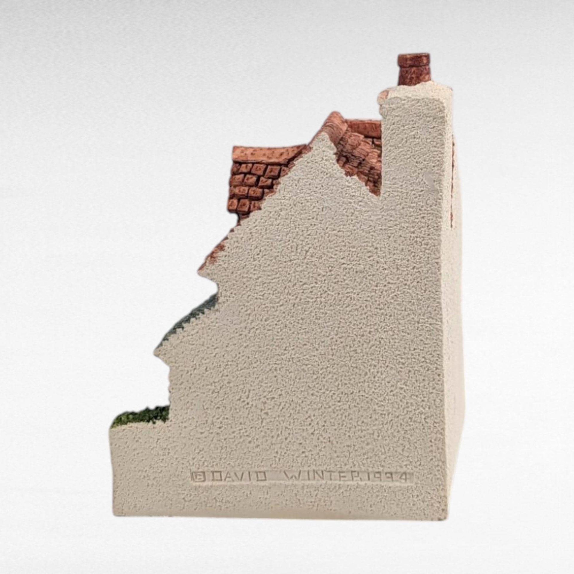 Vintage 1994 David Winter Gardener's Cottage, Corner Piece,  English Village Collection, Miniature House