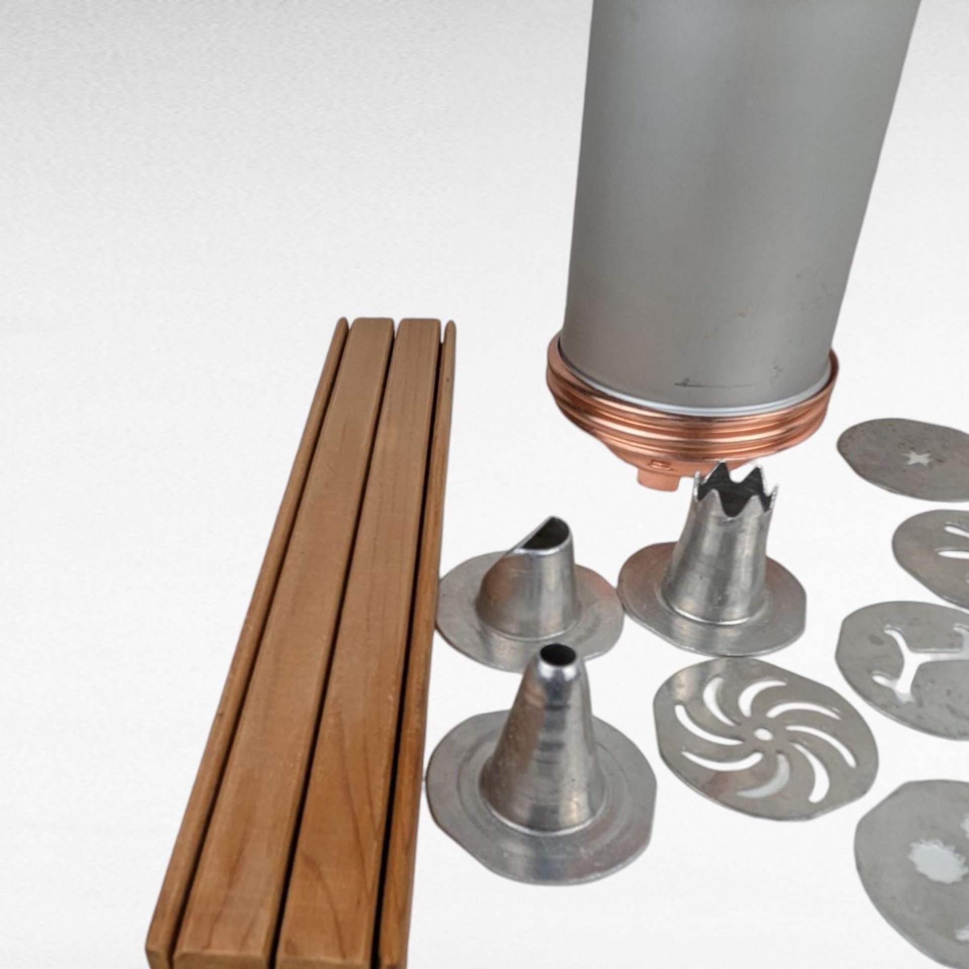 Vintage Mirro Cookie-Pastry Press Set with 13 Discs and 3 Tips, Great for Holiday Baking