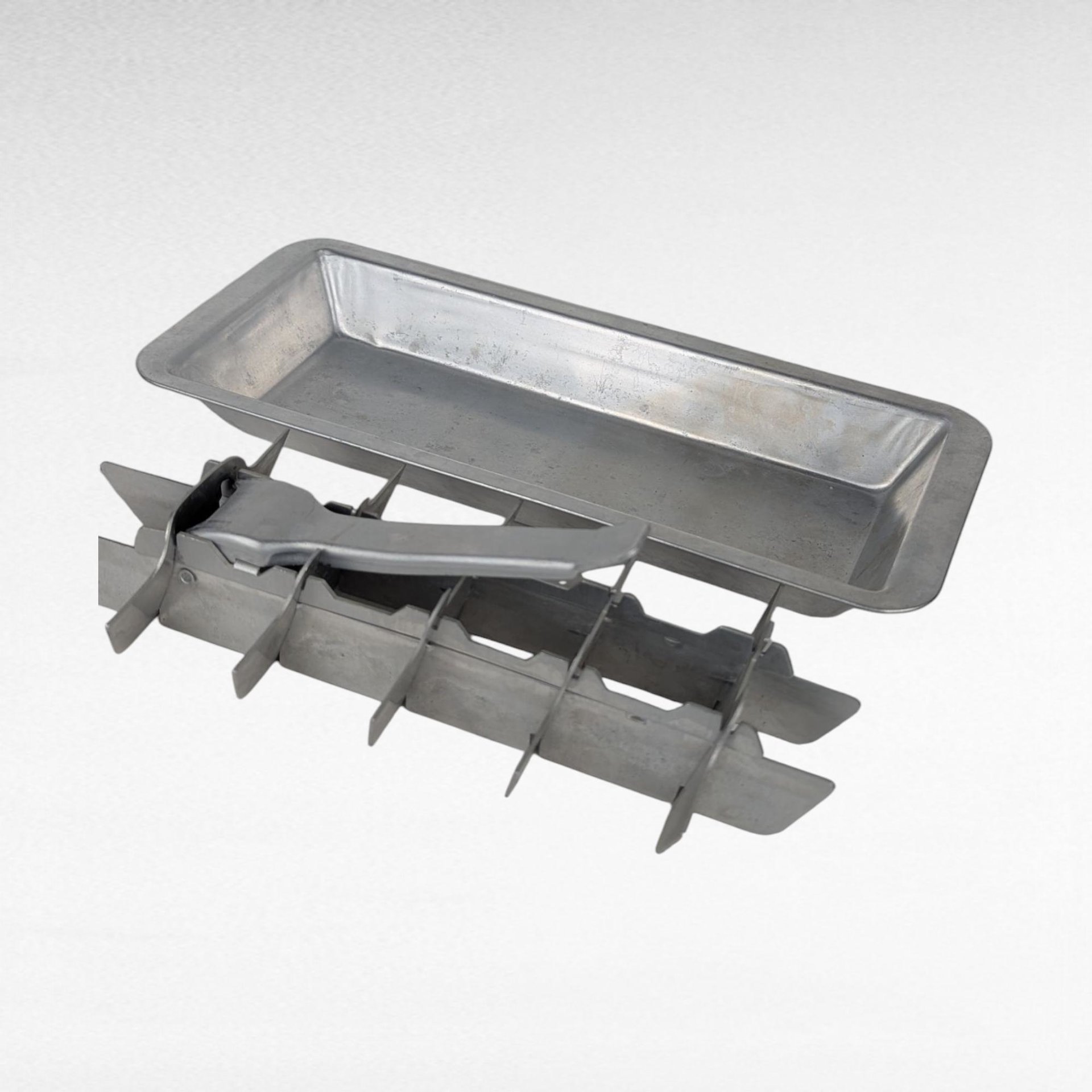 Vintage Metal Ice Cube Tray with Lever, Kitchen Barware, Farmhouse Ice Maker