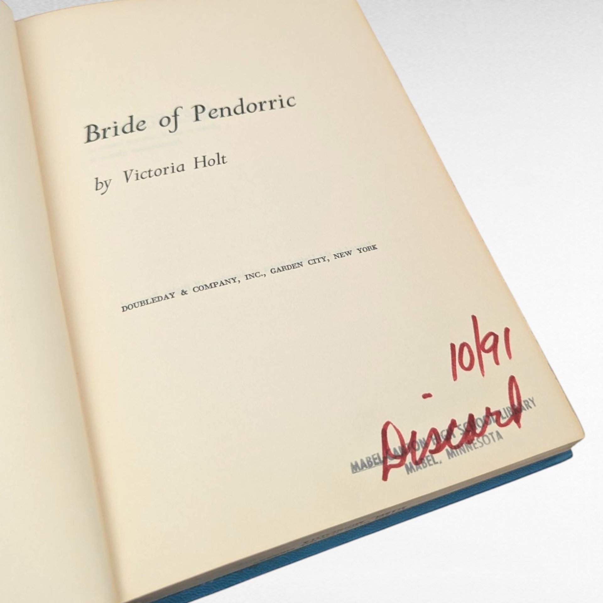 1963 Bride of Pendorric Victoria Holt, Hardcover Book, Vintage Gothic Romance, Mystery Novel, Suspenseful Read
