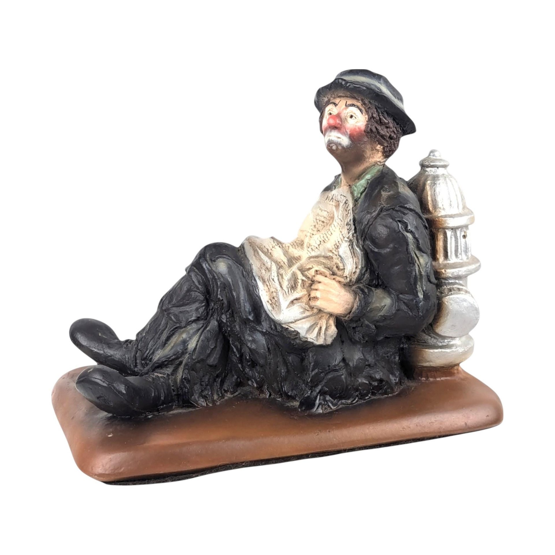 Vintage Esco Emmett Kelly Jr. Clown Leaning on Fire Hydrant Resin Figurine, 8", Collectible Clown Decor, Gift for Clown Collectors
