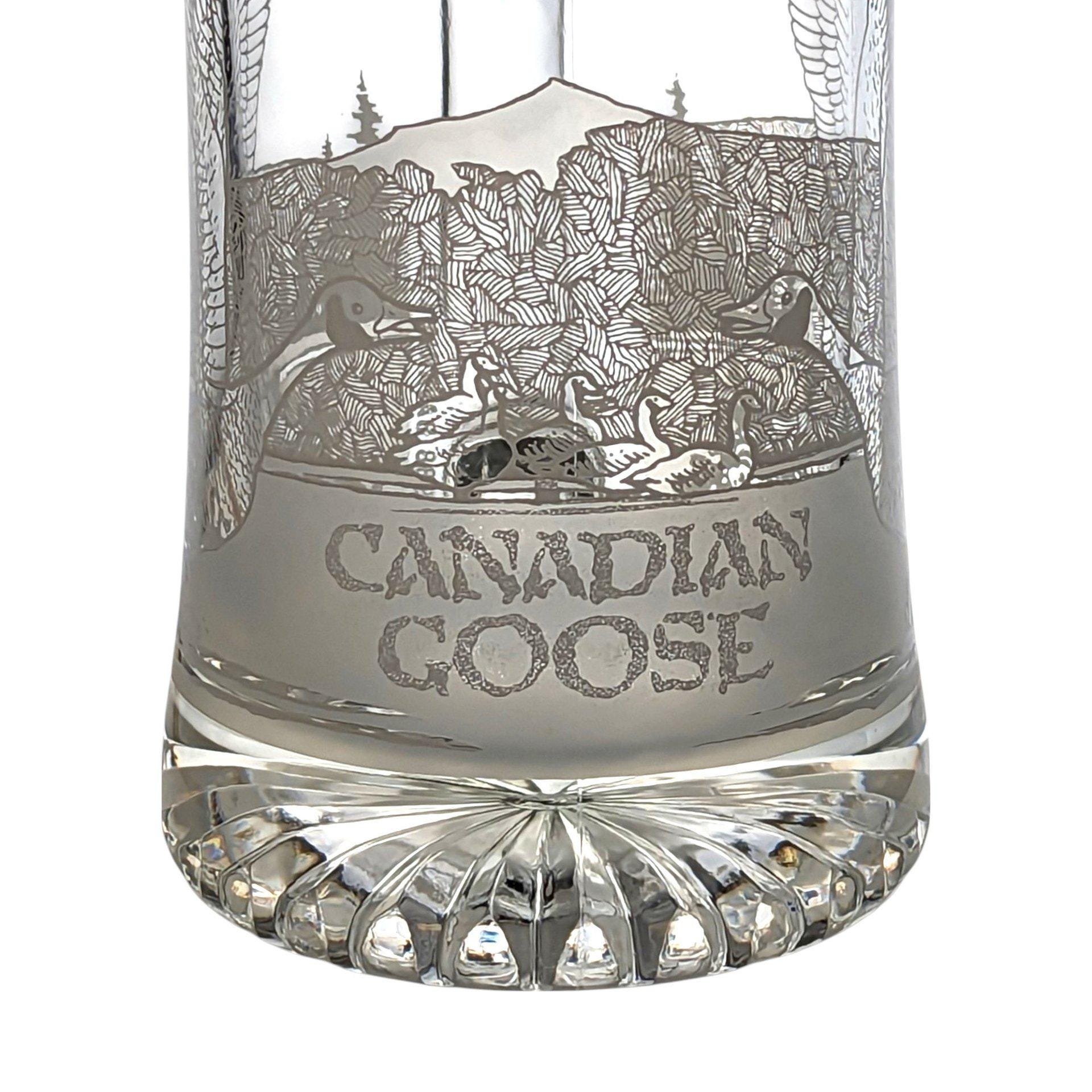 Etched Canadian Goose Glass Beer Stein: Nature-Themed Drinkware