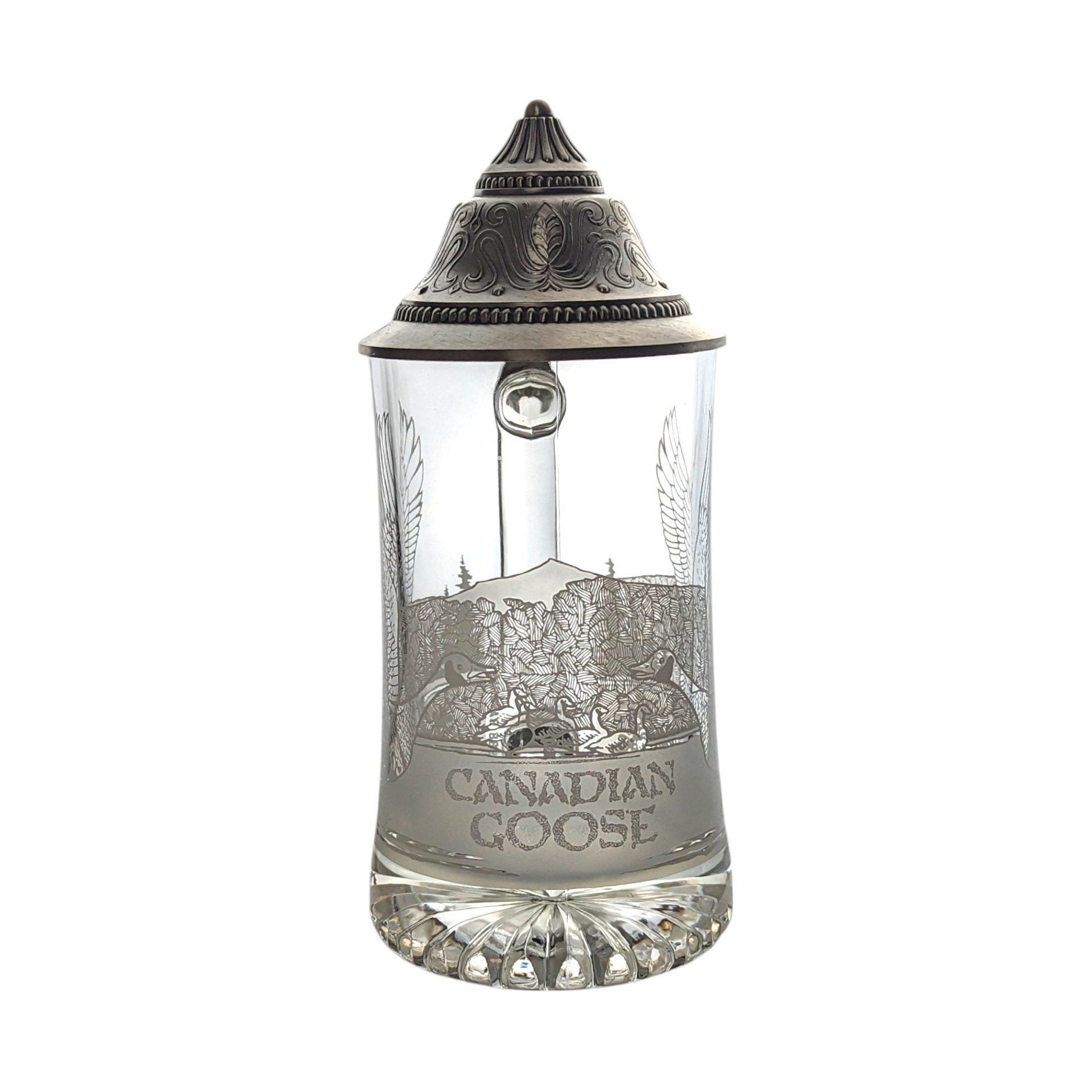 Etched Canadian Goose Glass Beer Stein: Nature-Themed Drinkware