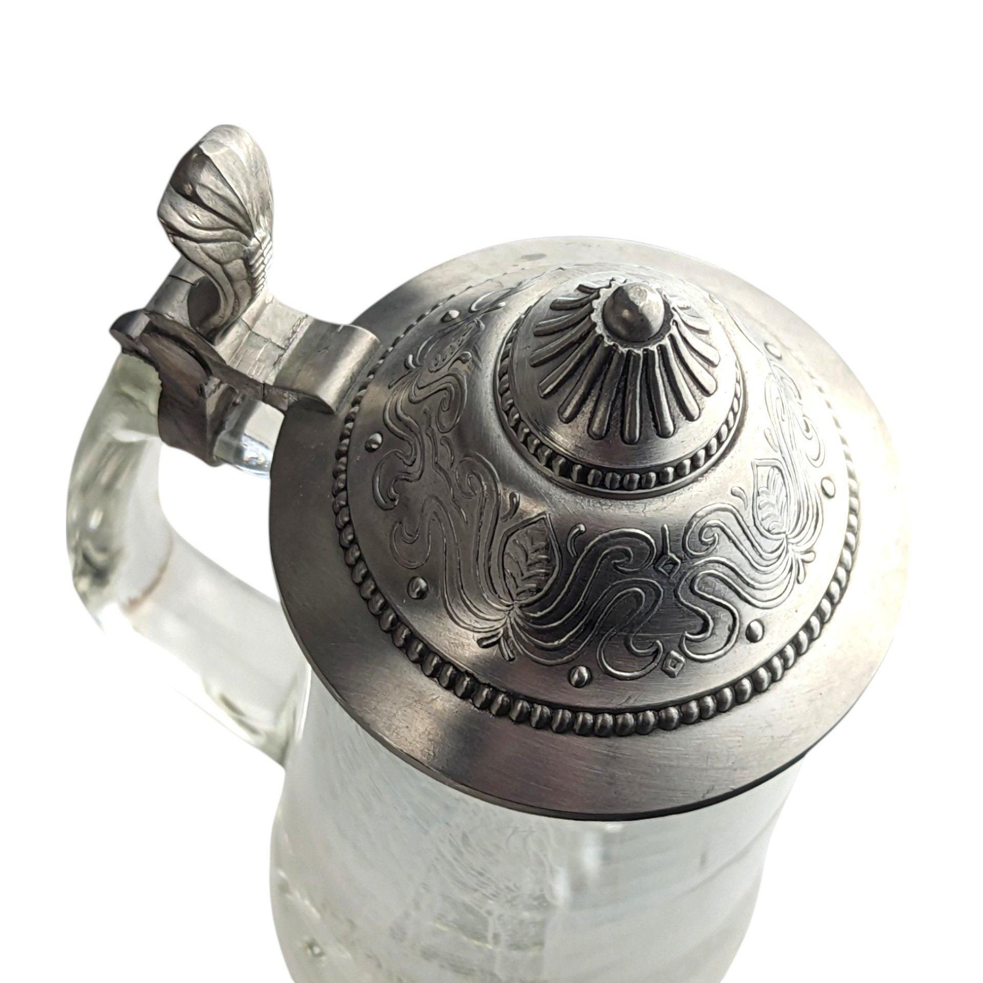 Etched Canadian Goose Glass Beer Stein: Nature-Themed Drinkware