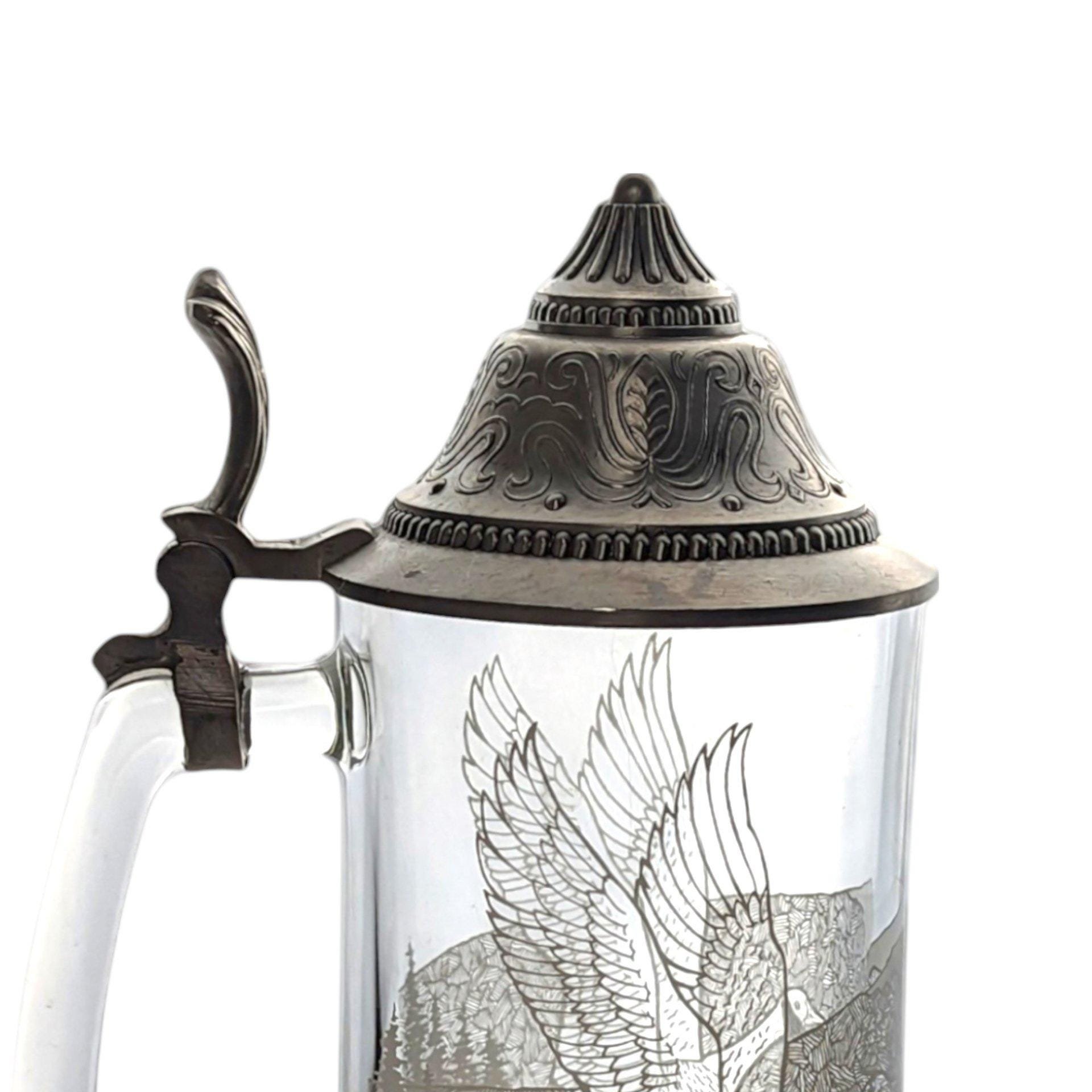 Etched Canadian Goose Glass Beer Stein: Nature-Themed Drinkware
