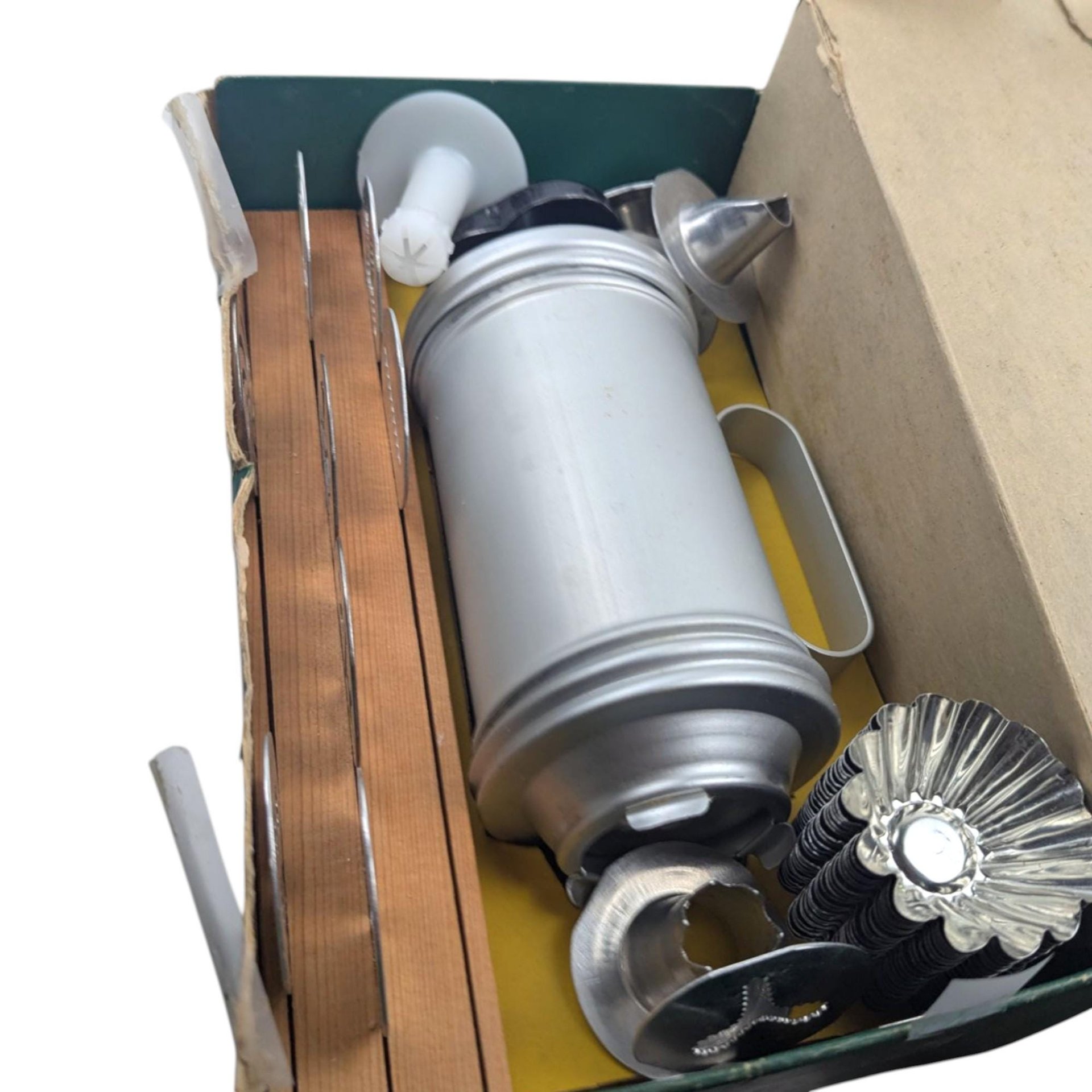 Vintage Cookie & Pastry Press: Mirro Aluminum Baking Tool