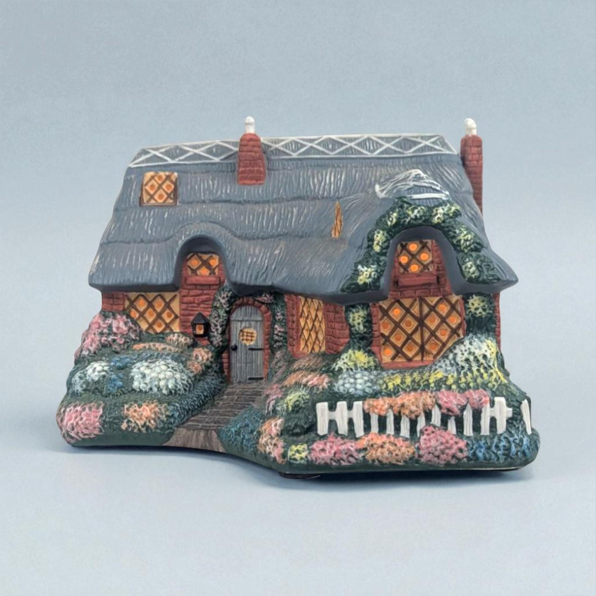 Thomas Kinkade Olde Porterfield Tea Room: Lighted Christmas Village House