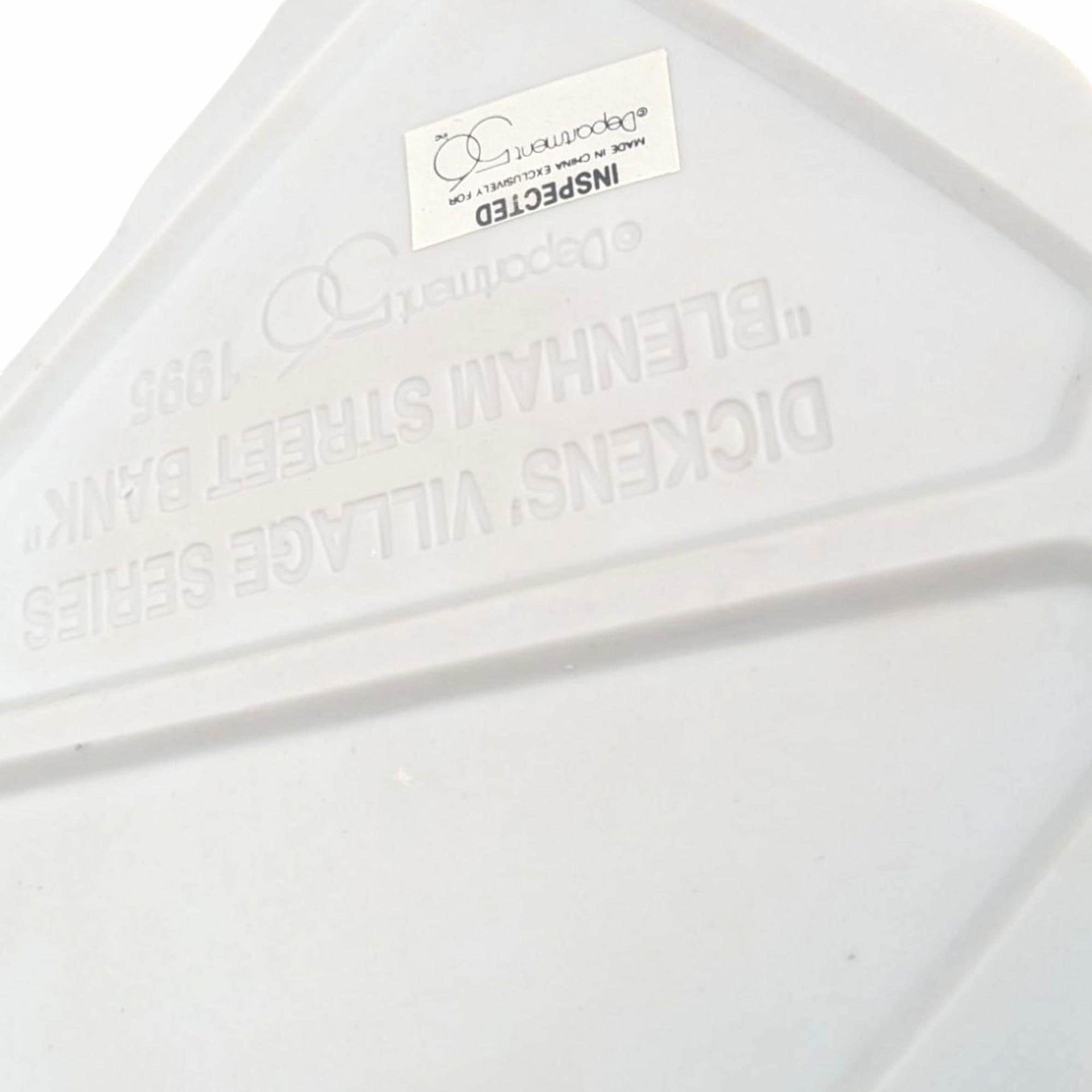 Dept 56 Blenham Street Bank: 1995 Dickens Village Light Up Building