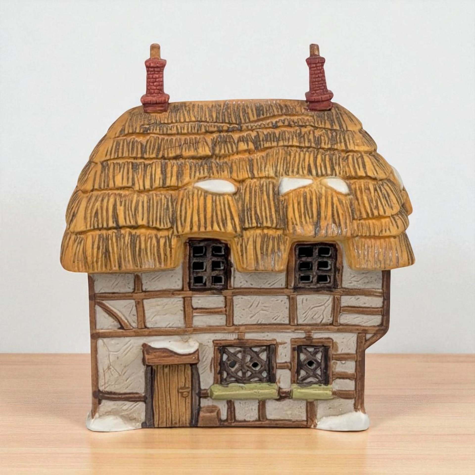 Vintage Dept 56 Dickens Village Thatched Roof Cottage: Lighted Christmas Decor