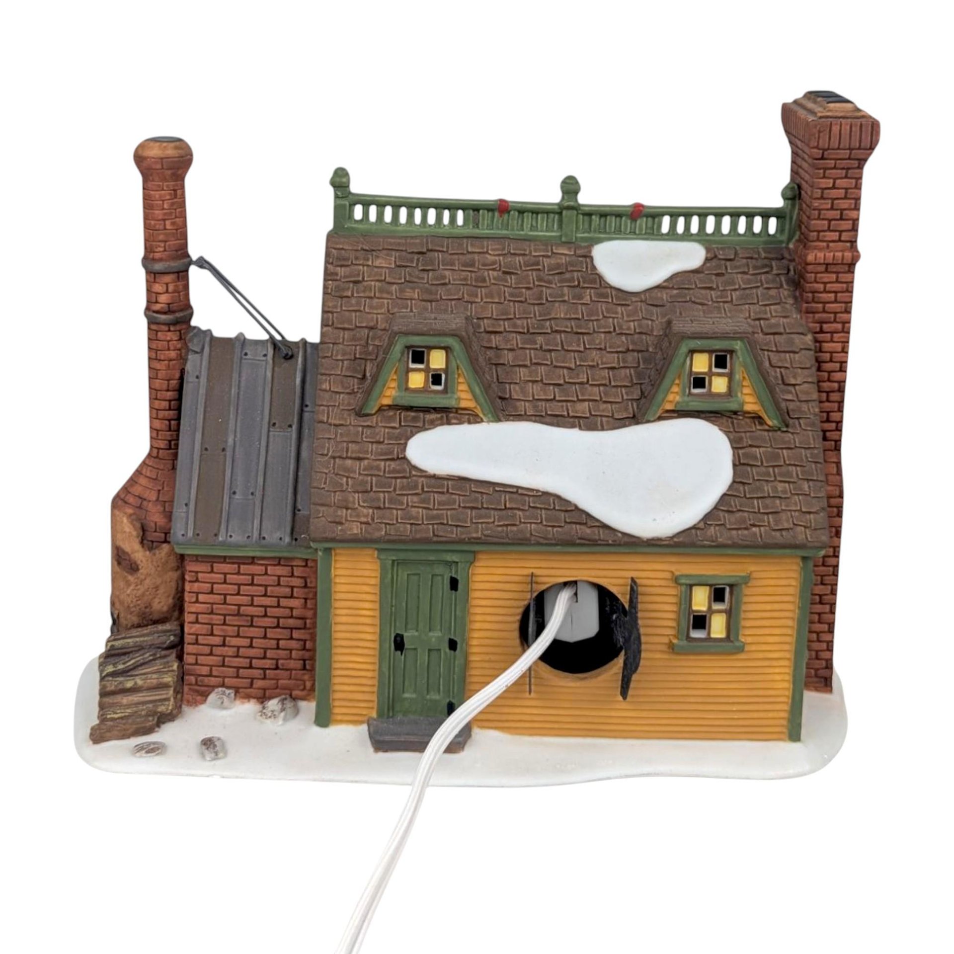 Dept 56 New England Village: East Willet Pottery Lighted House, 1997 Christmas Collectible