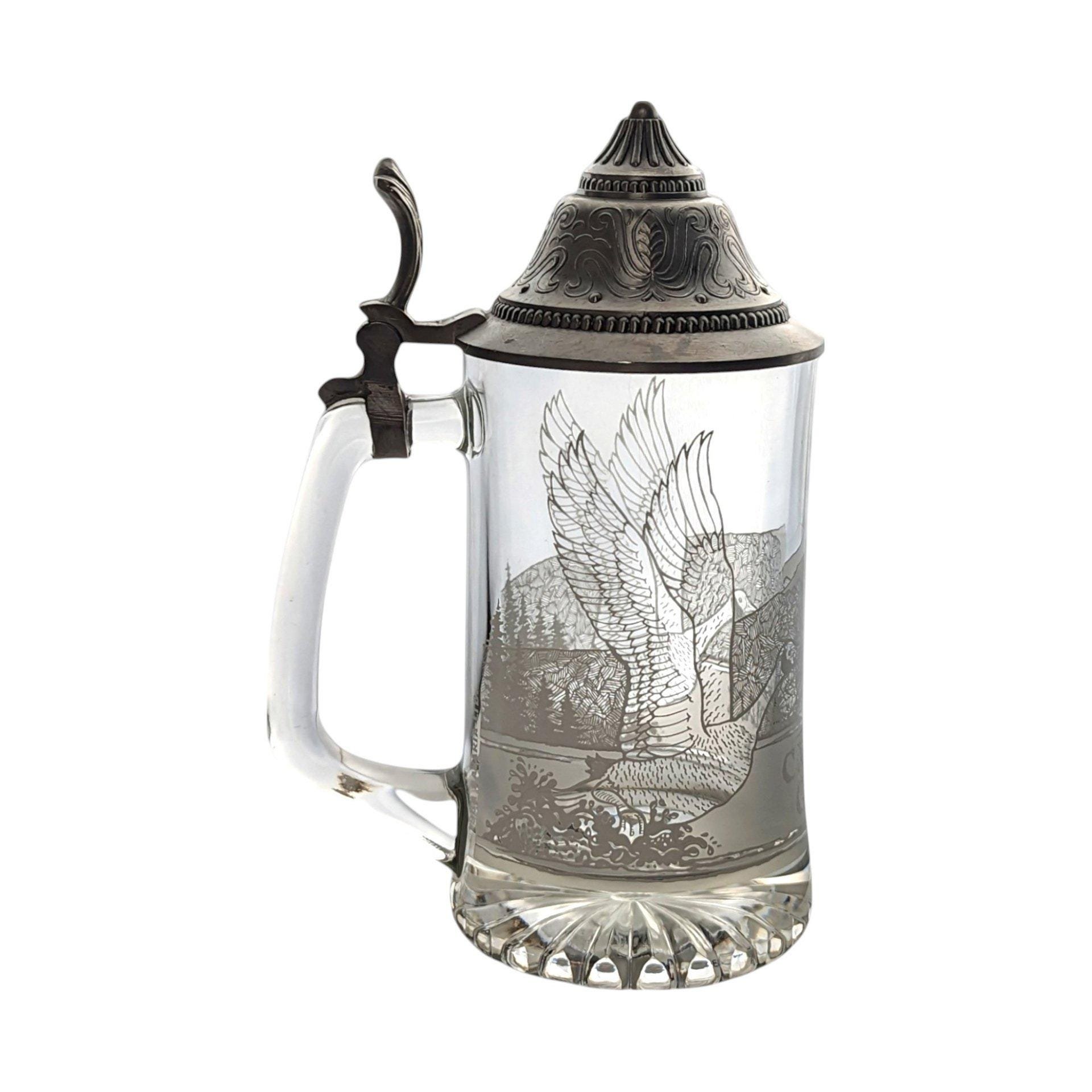 Etched Canadian Goose Glass Beer Stein: Nature-Themed Drinkware