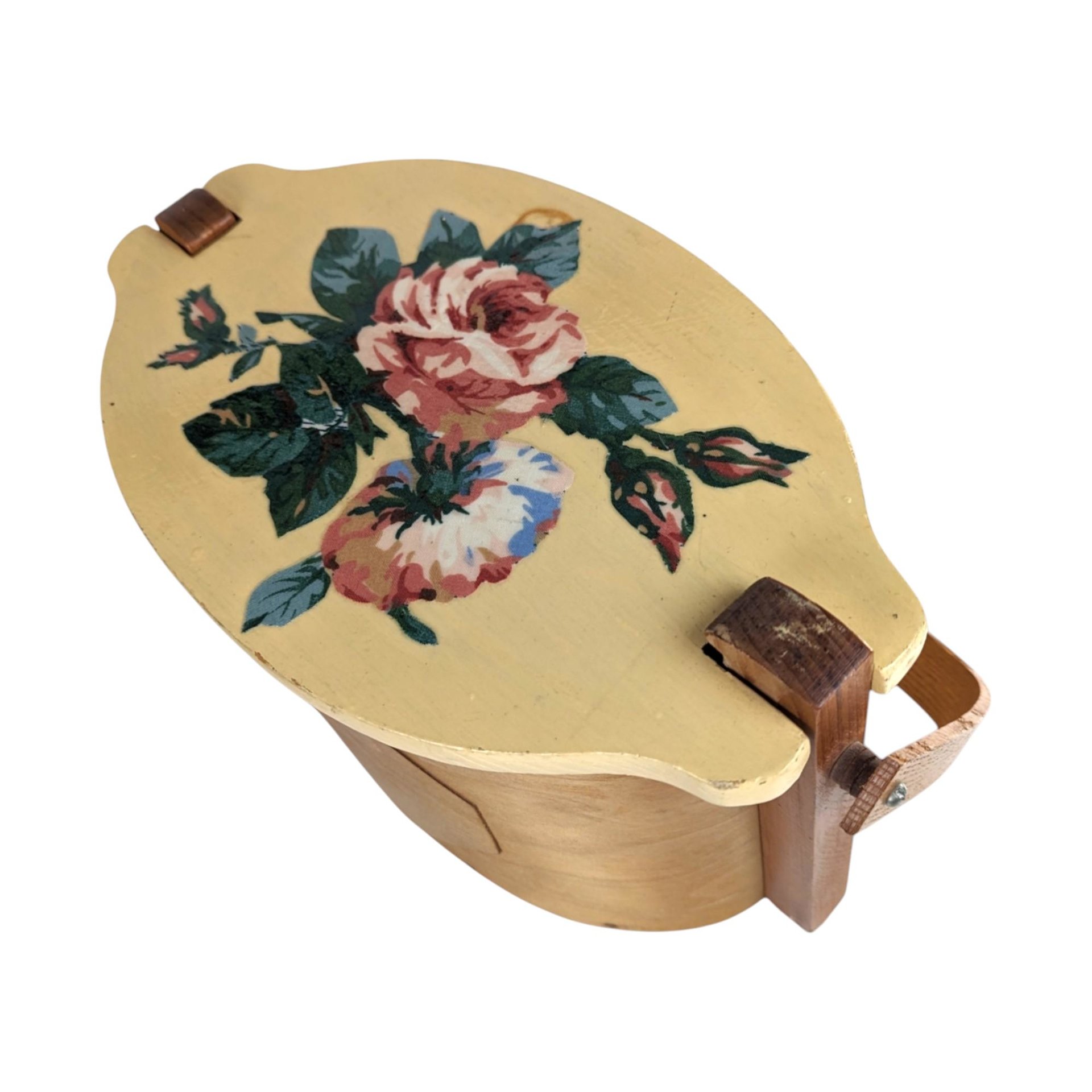 Vintage Basketville Putney Vermont Lidded Basket: Floral Decor