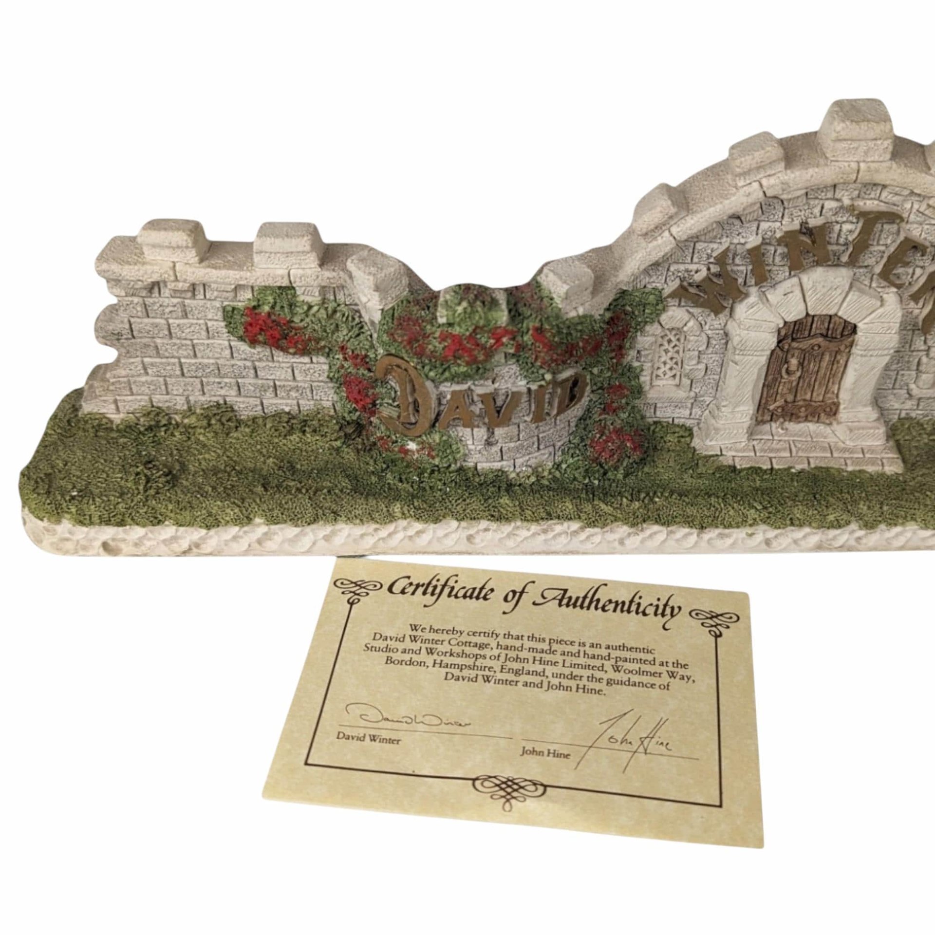 Vintage 1994 The Castle Wall Cottage: David Winter Collectible Figurine