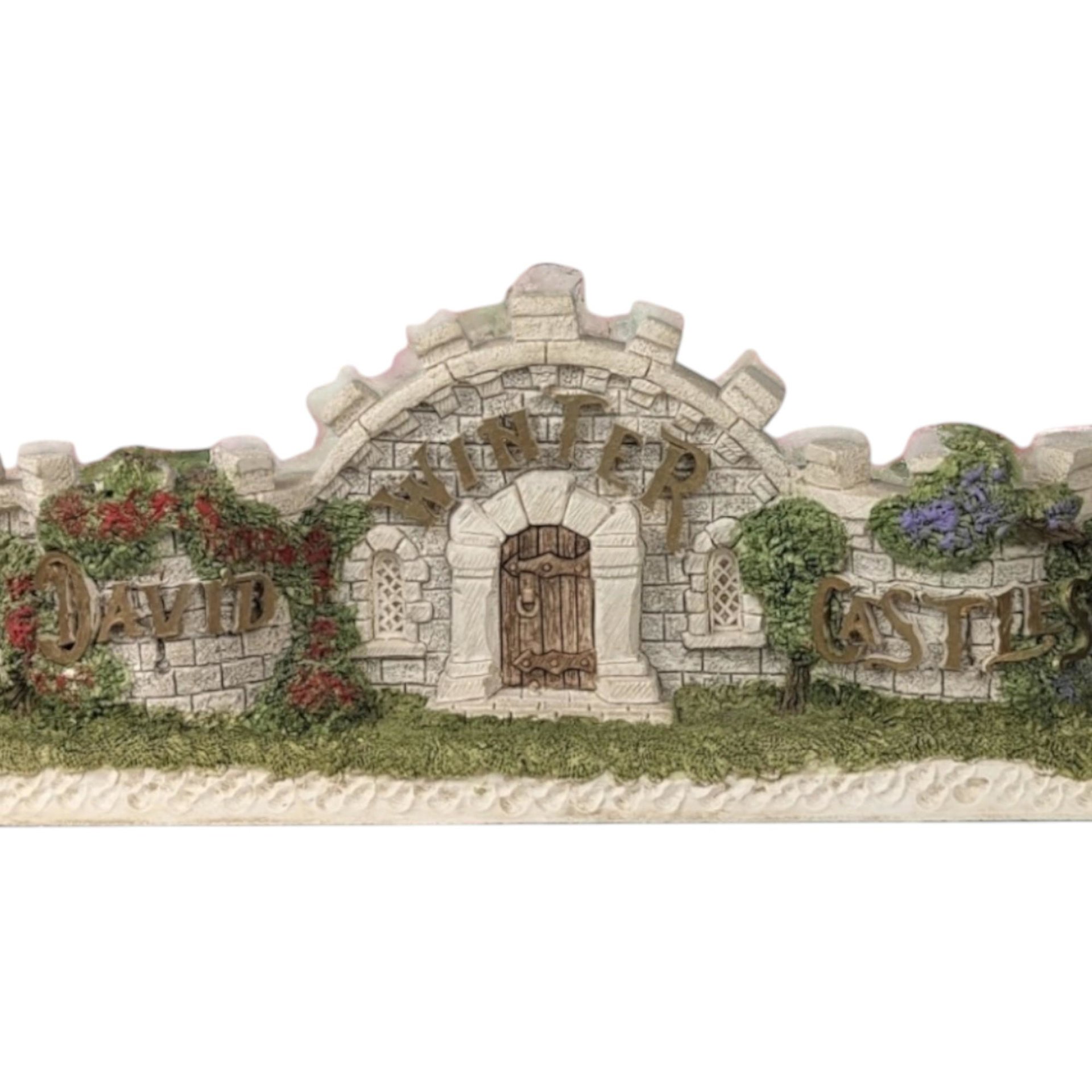 Vintage 1994 The Castle Wall Cottage: David Winter Collectible Figurine