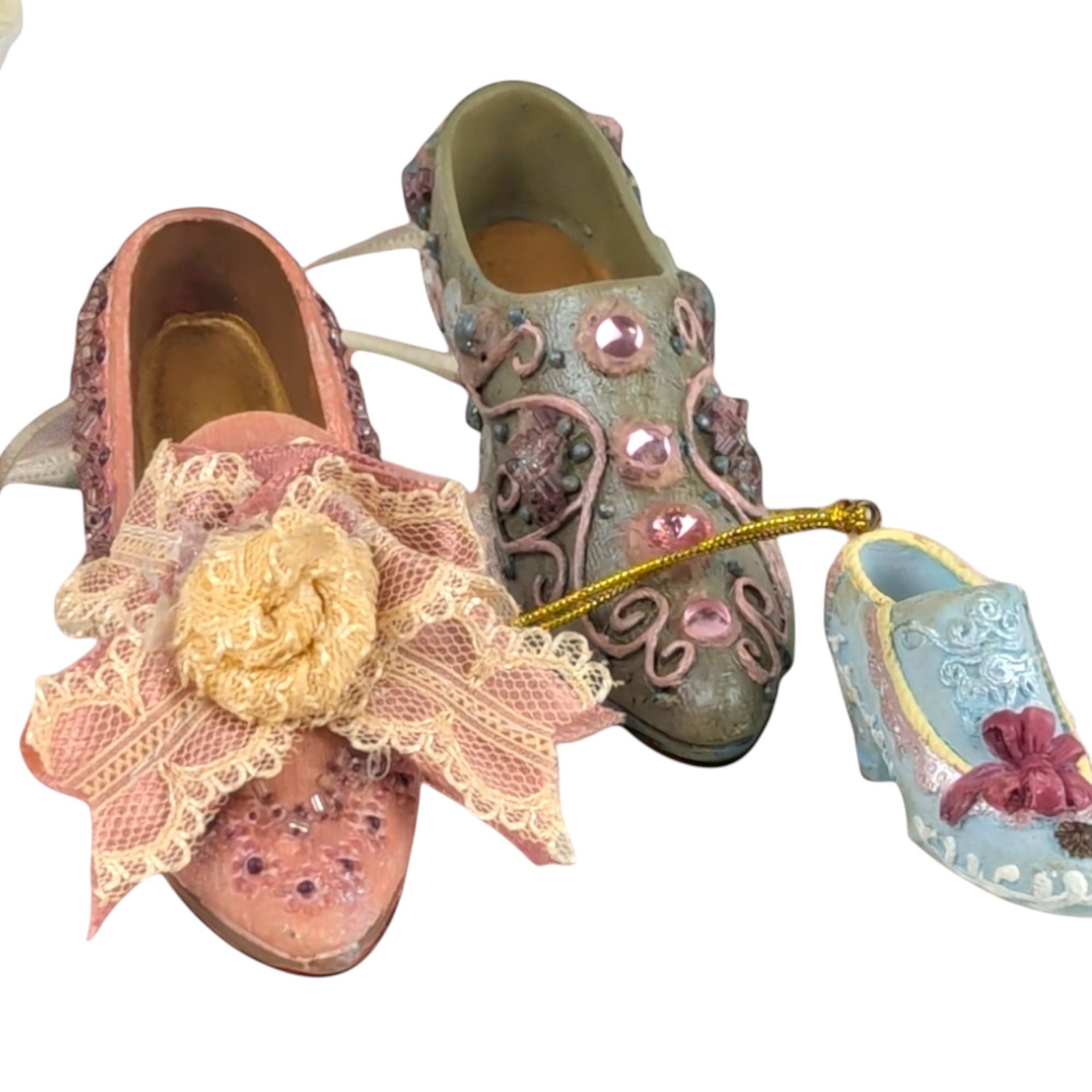 Vintage Resin High Heel Shoe Ornaments: Fashion Christmas Decor, Set of 4