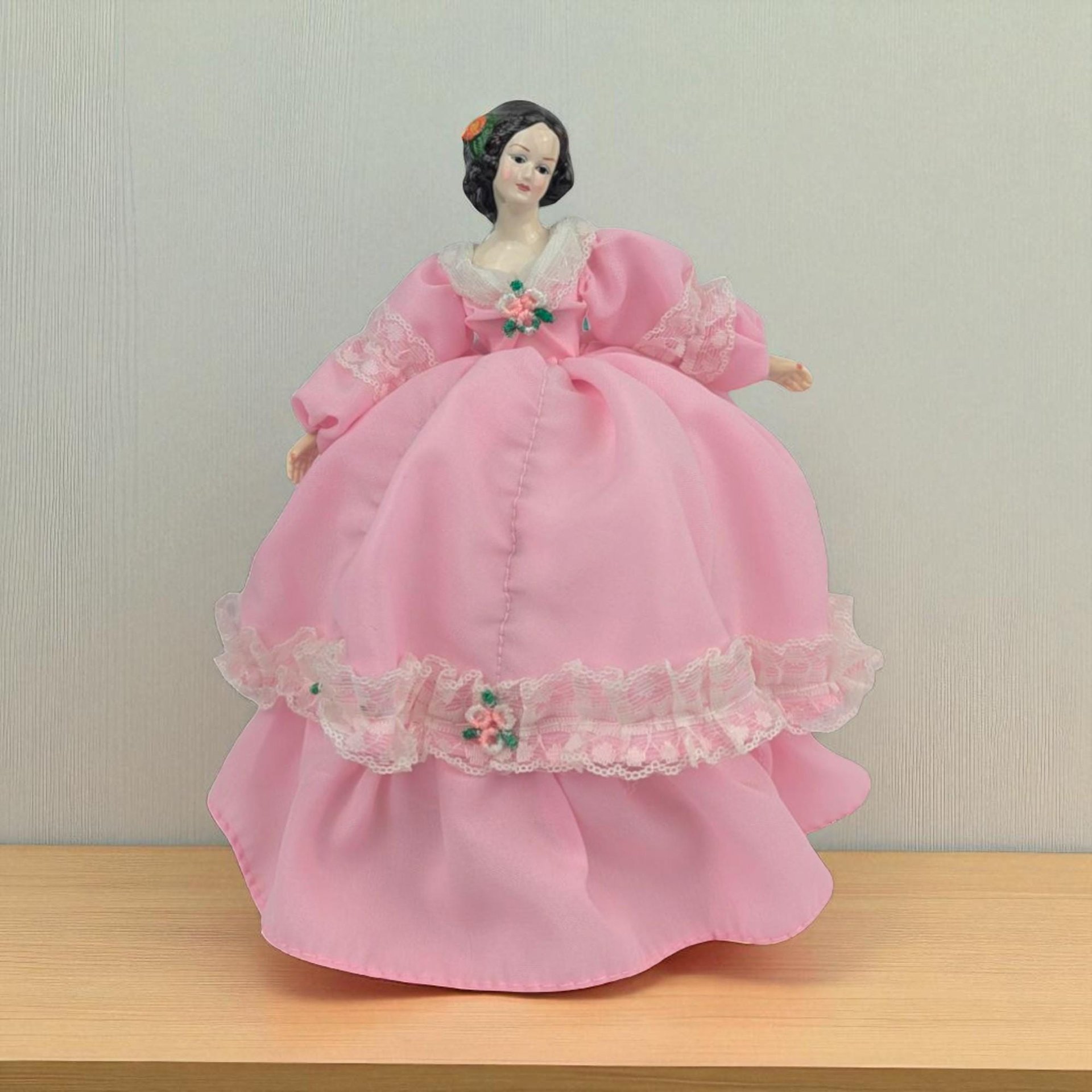 Vintage Bradley Musical Doll: Laura's Theme, Pink Lace Gown