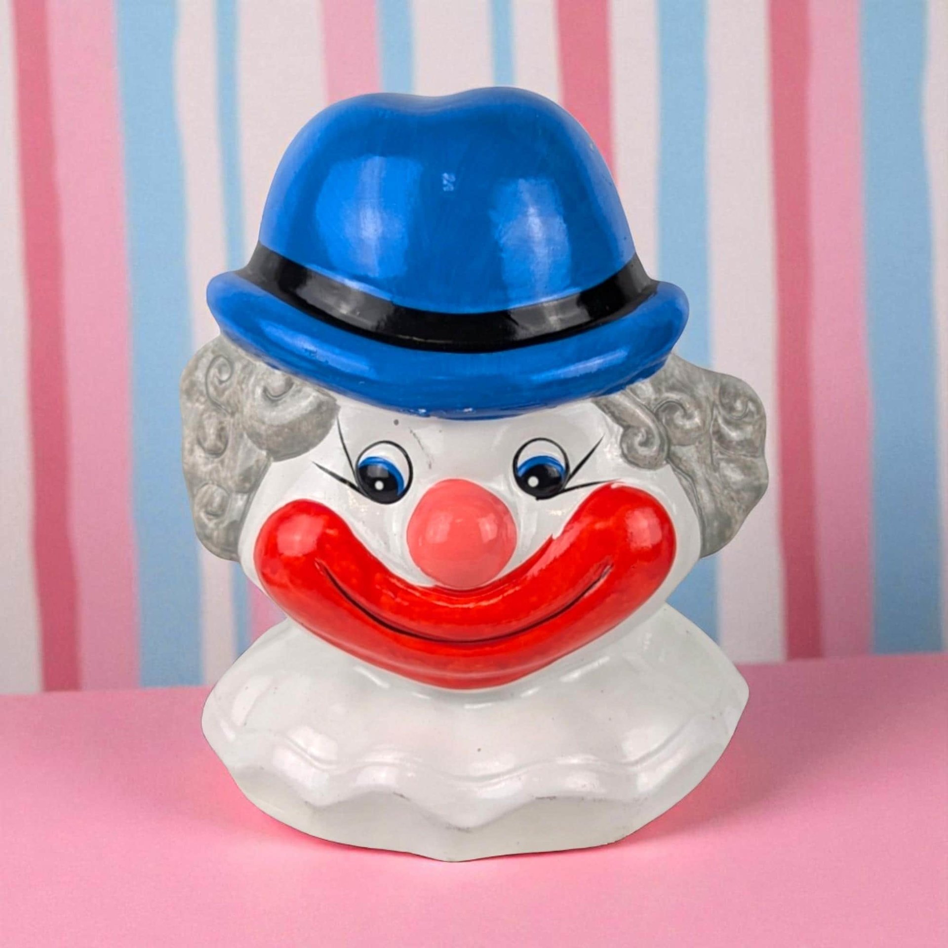 Vintage Ceramic Clown Head Bank: Whimsical Coin Savings Decor