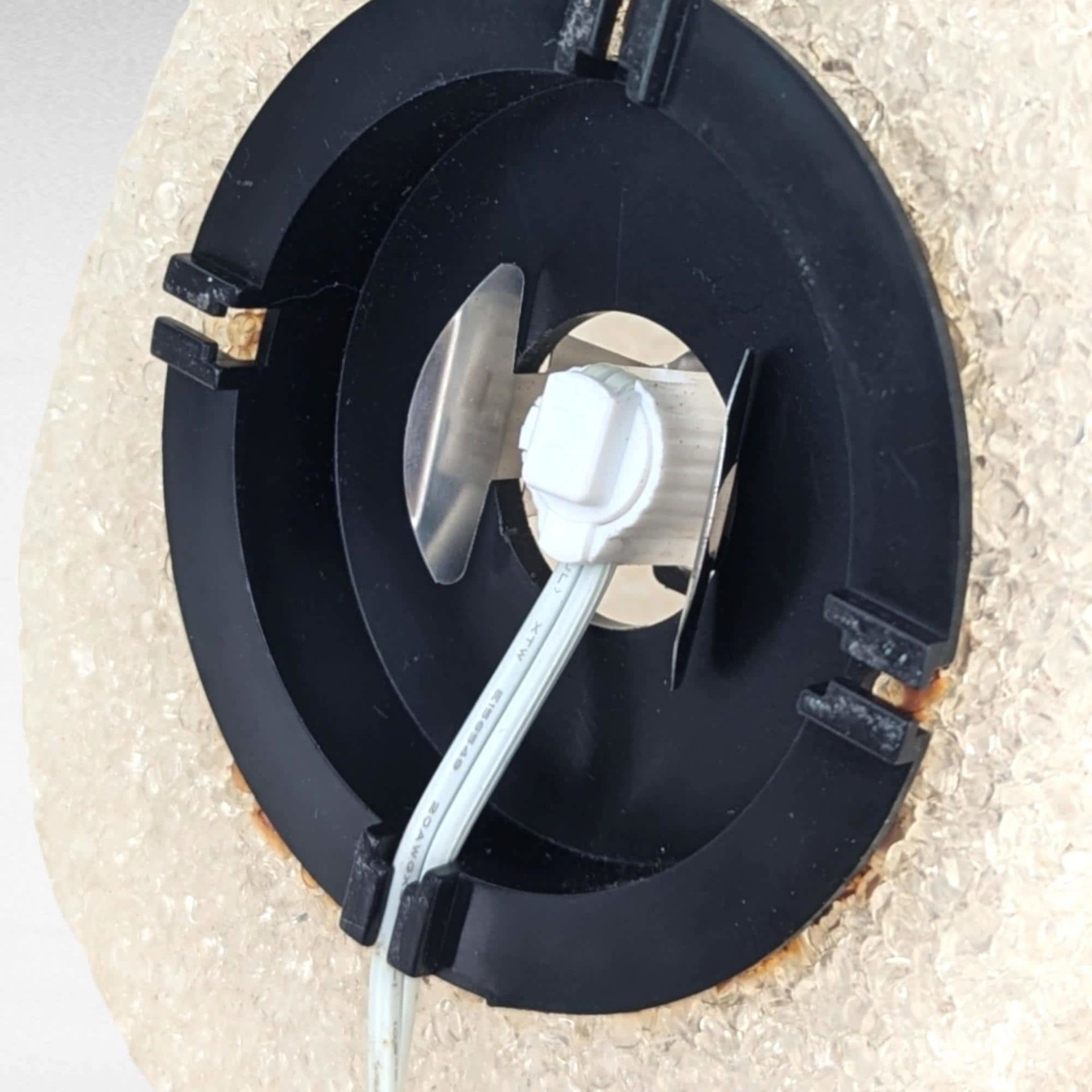 Vintage Melted Plastic Popcorn Skull Light: Retro Halloween Decor