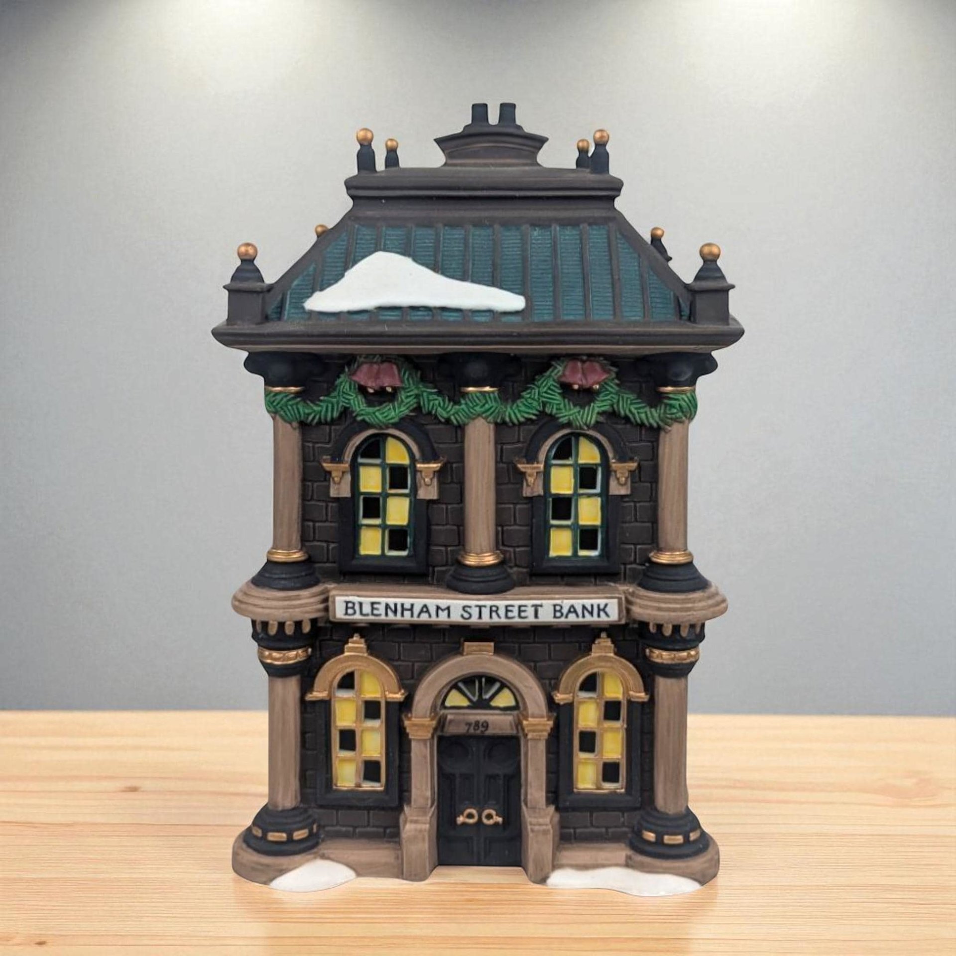 Dept 56 Blenham Street Bank: 1995 Dickens Village Light Up Building