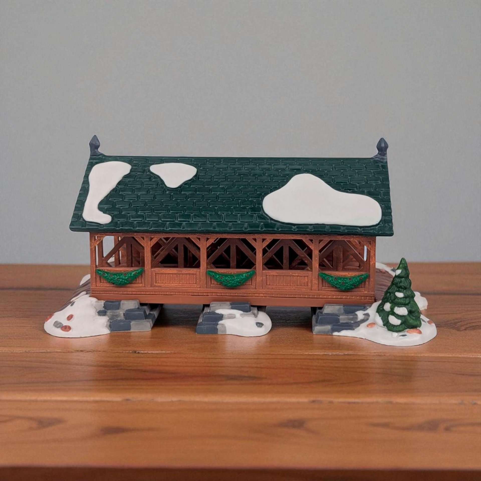 Dept 56 Heritage Village Two Rivers Covered Bridge Figurine: Christmas Village Decor