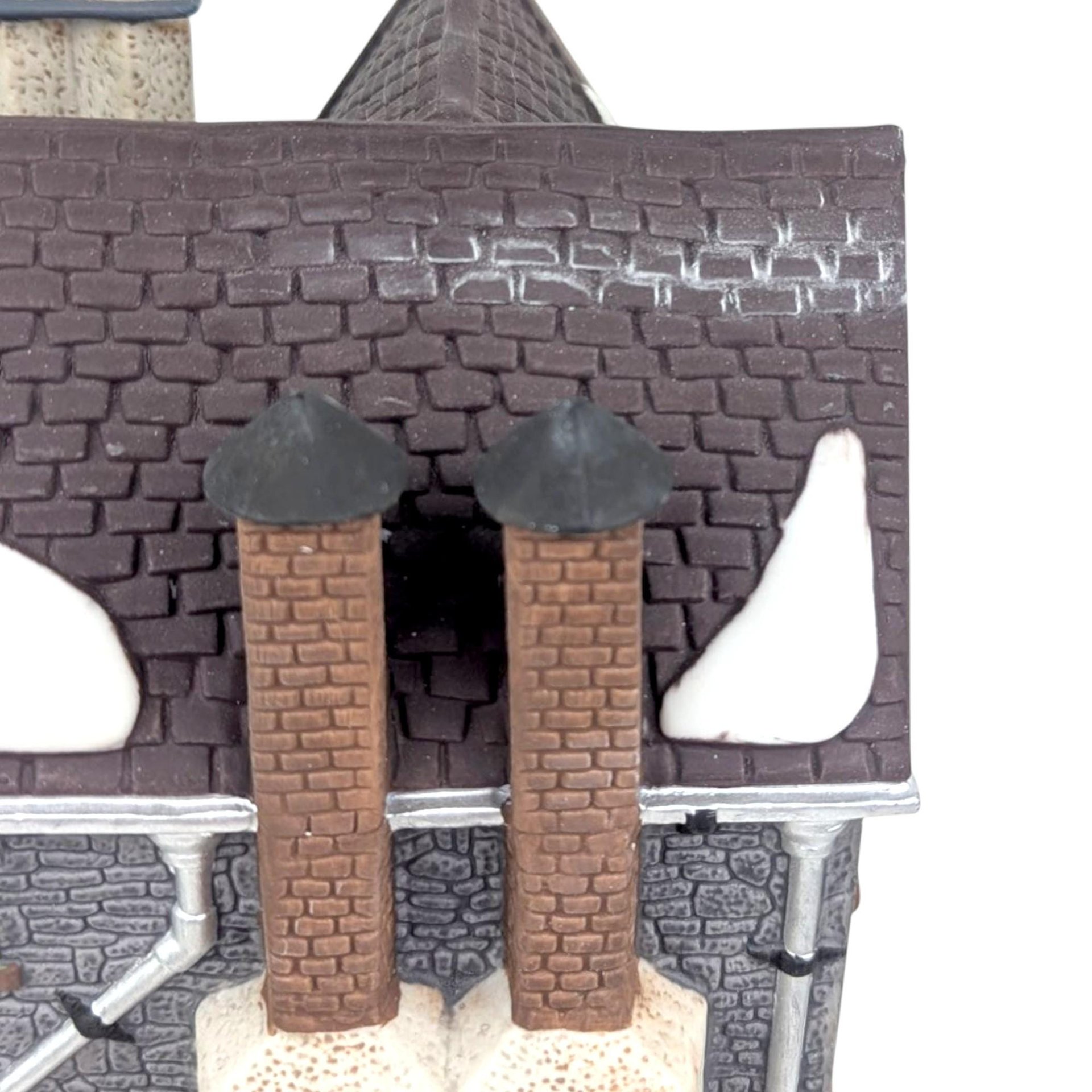 Dept 56 Dickens Village Kingsford's Brew House: Lighted Christmas Pub Decor