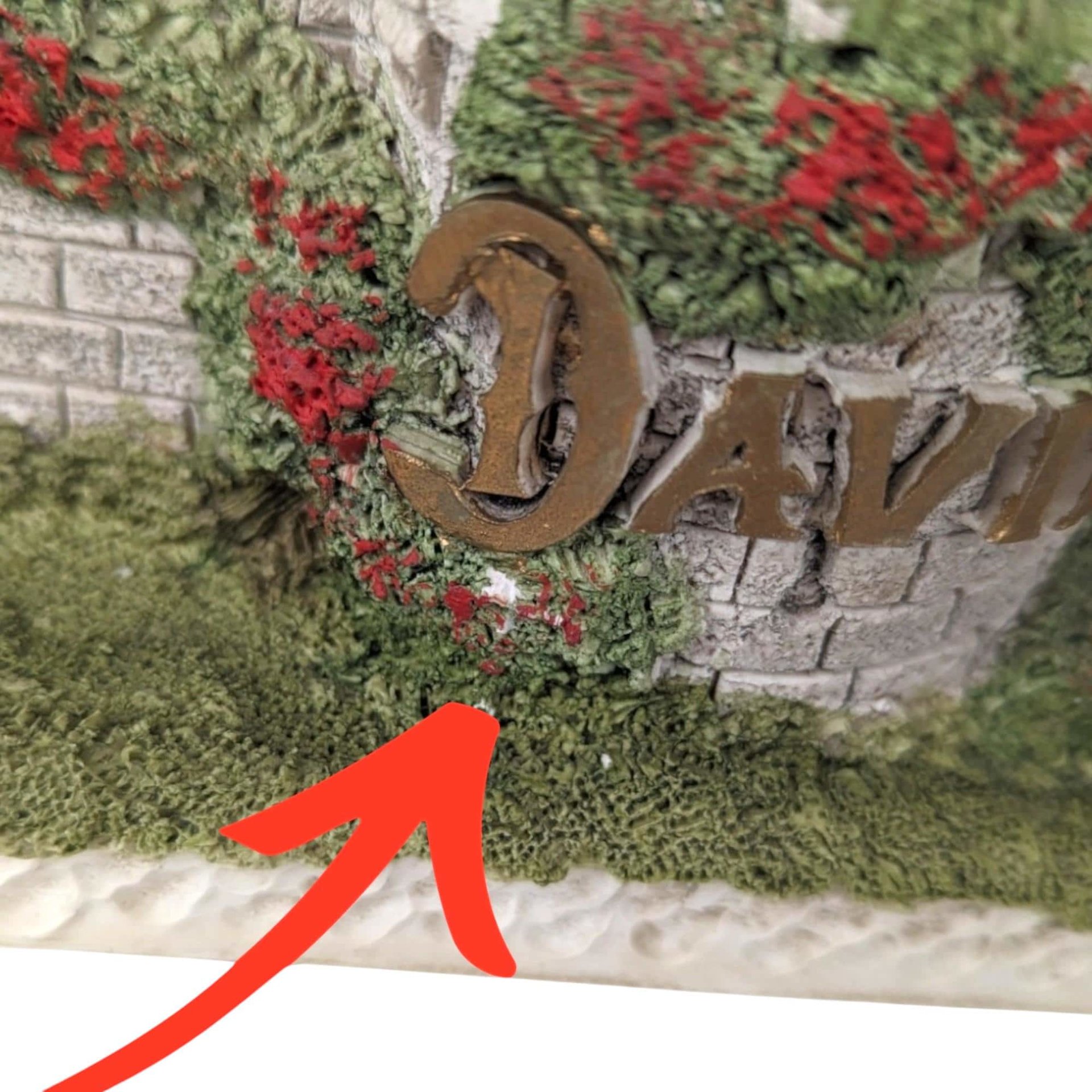 Vintage 1994 The Castle Wall Cottage: David Winter Collectible Figurine