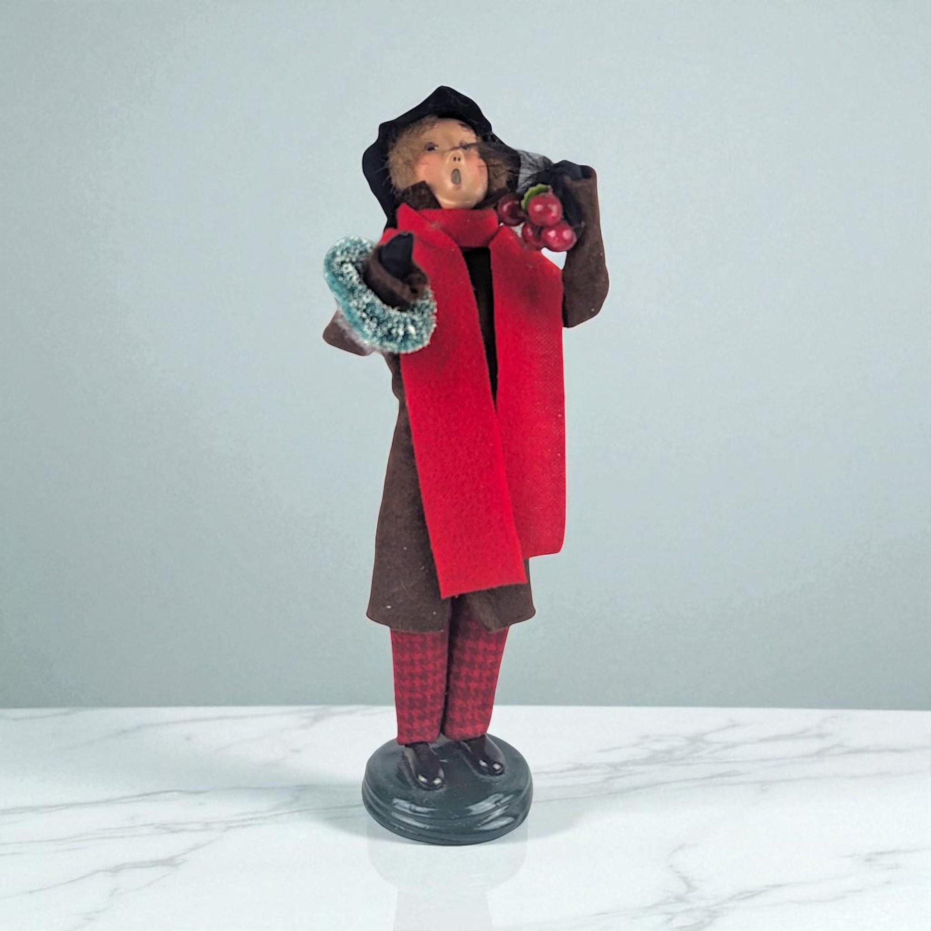 Vintage Byers' Choice Caroler: 1998 Street Vendor Woman with Wreath