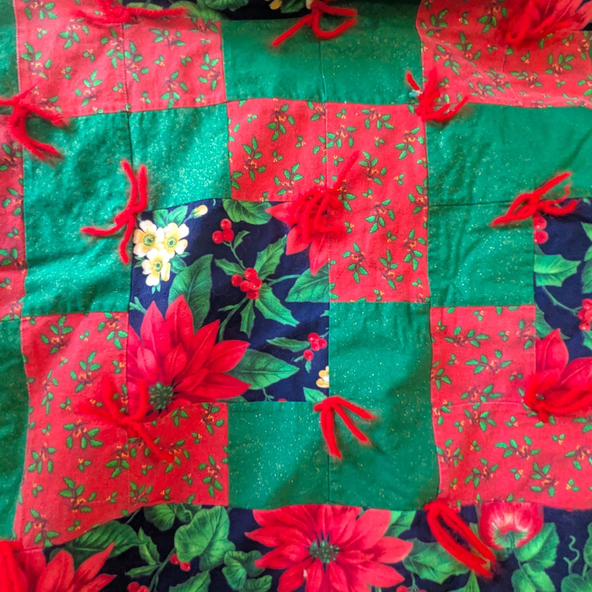 Vintage Christmas Patchwork Quilt: Reversible Poinsettia Holiday Throw