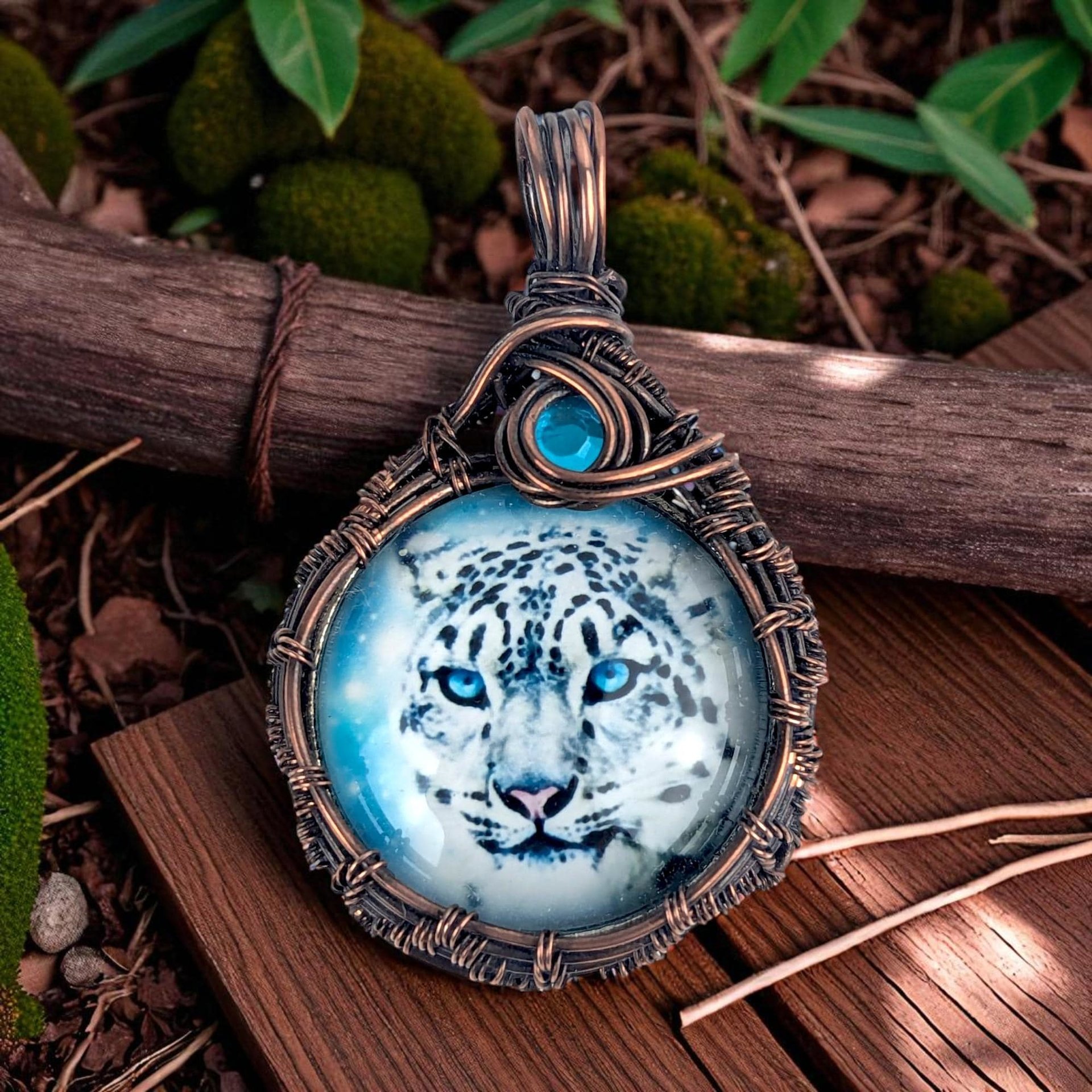 Handmade Copper Wire Snow Leopard Pendant: Artisan Wildlife Jewelry