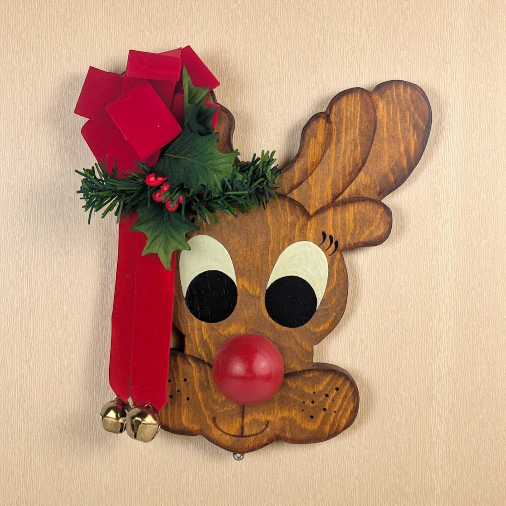 Vintage Wooden Reindeer Head Wall Decor: Handpainted Rudolph Hanging, Christmas Folk Art