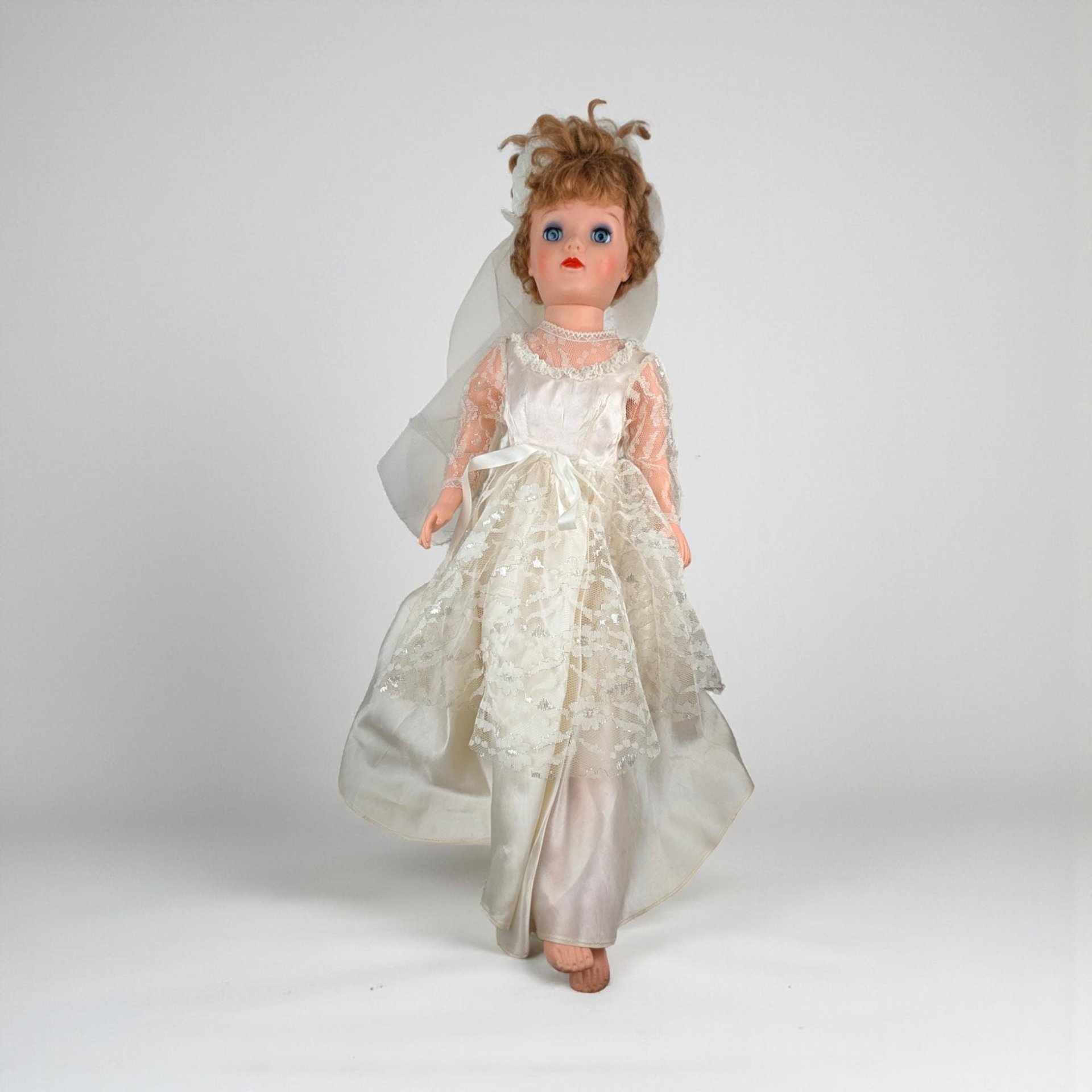 Vintage 1950s Bride Doll: Mid-Century Display Doll with Sleep Eyes