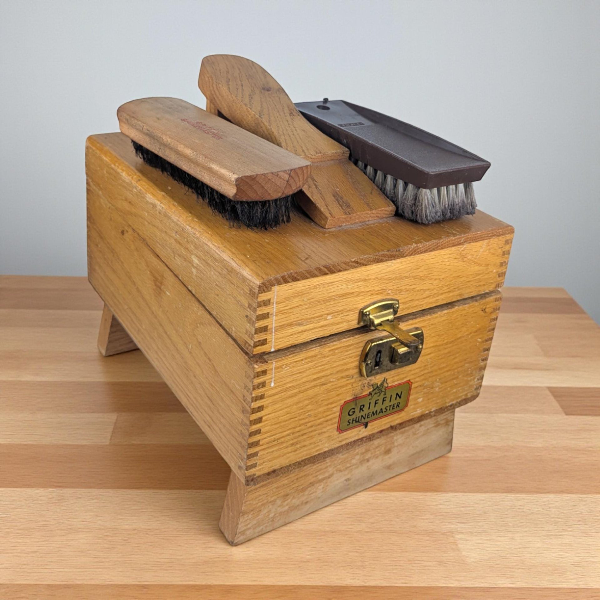 Vintage 1970s Griffin Shinemaster Shoe Shine Box: Oak Valet Stand