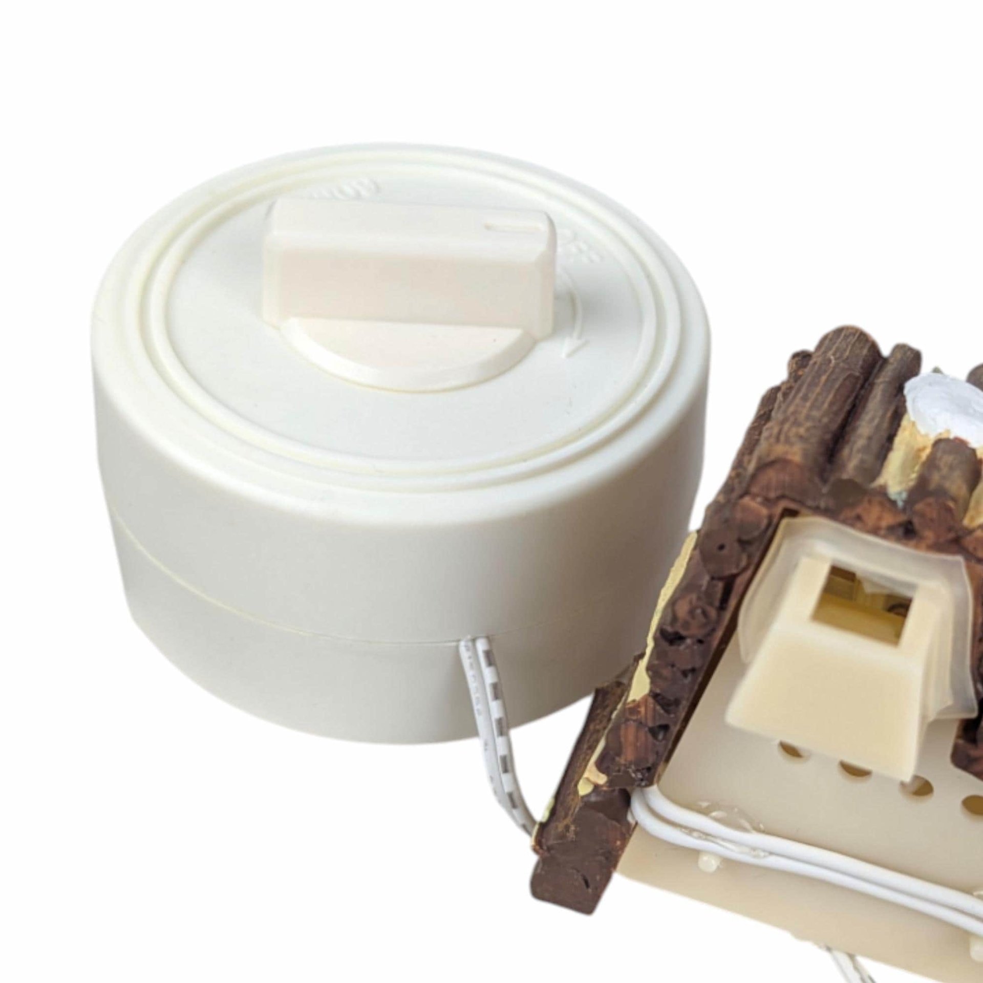 1996 Smokey Mountain Retreat: Dept 56 Snow Village Smoking Cabin