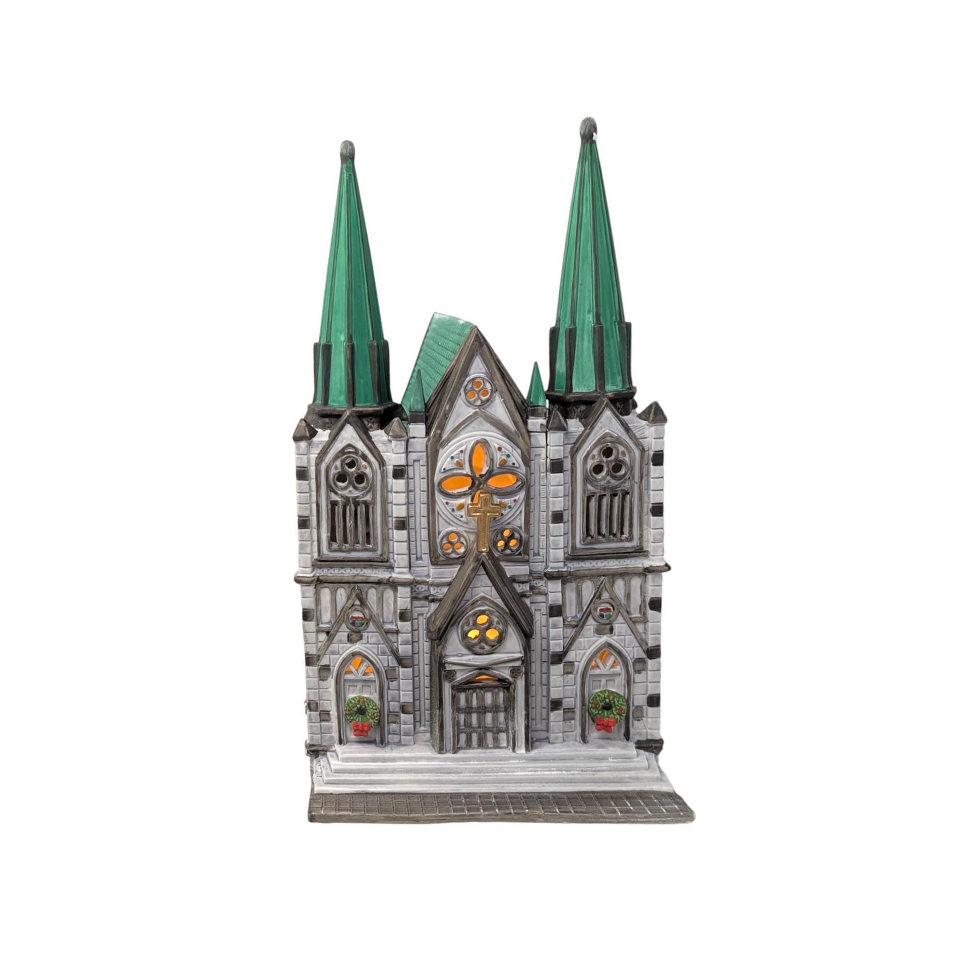 Vintage 1987 The Cathedral Lighted Building: Dept 56 Christmas in the City Village Decor