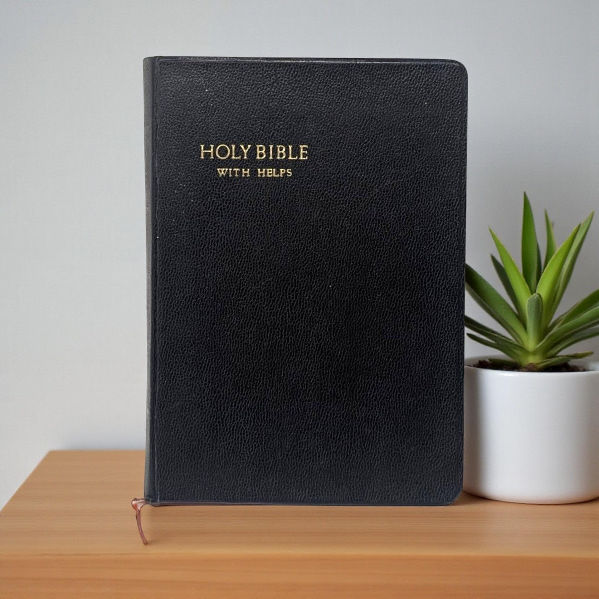 Vintage 1952 Holy Bible: Thomas Nelson & Sons With Helps Edition