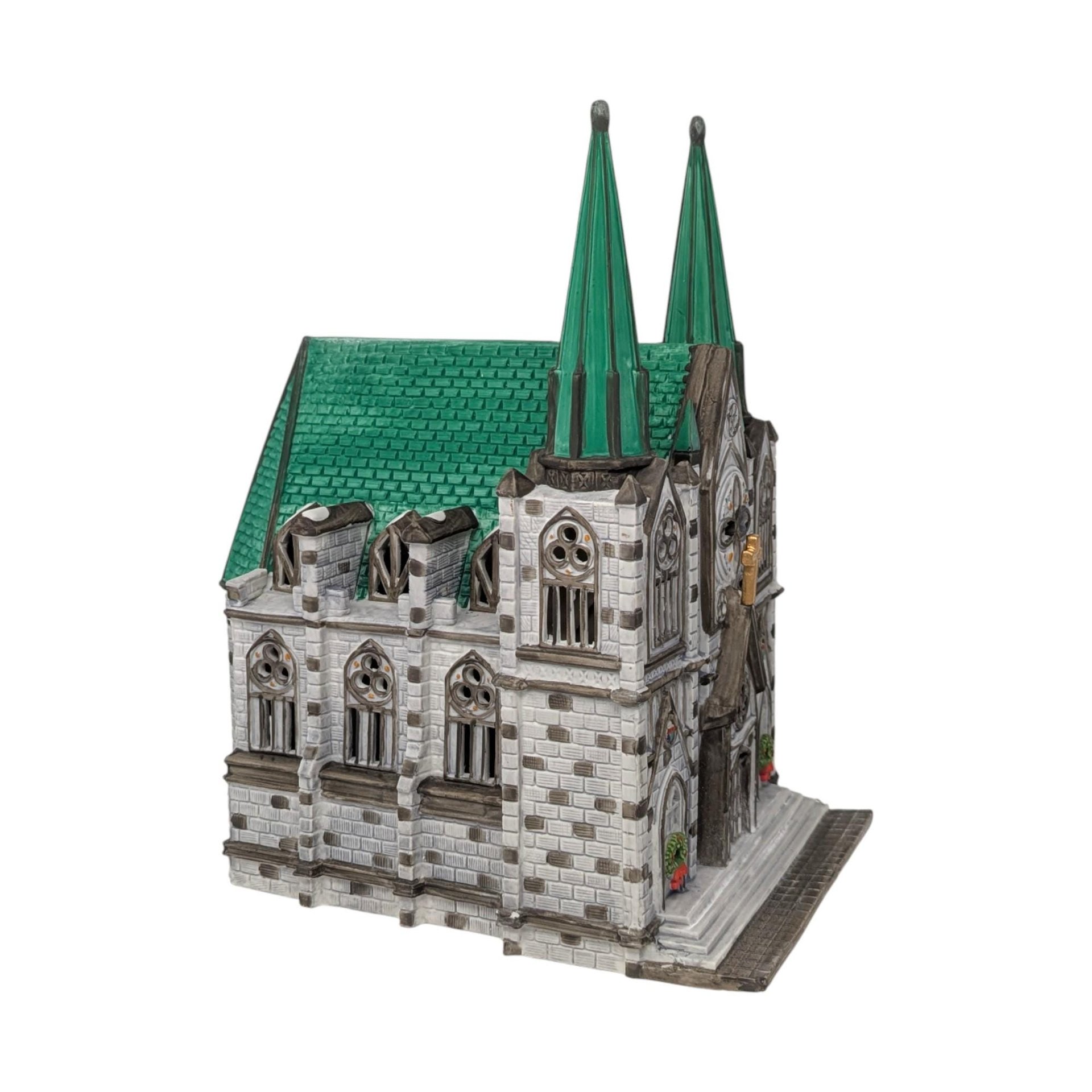 Vintage 1987 The Cathedral Lighted Building: Dept 56 Christmas in the City Village Decor