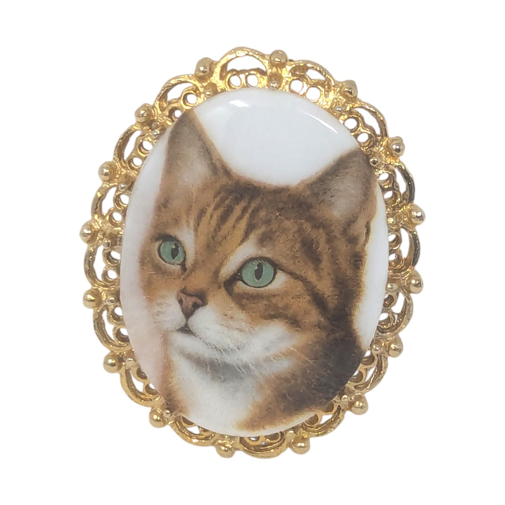 Vintage Ceramic Tabby Cat Brooch: Gold Tone Filigree Frame Pet Lover Jewelry