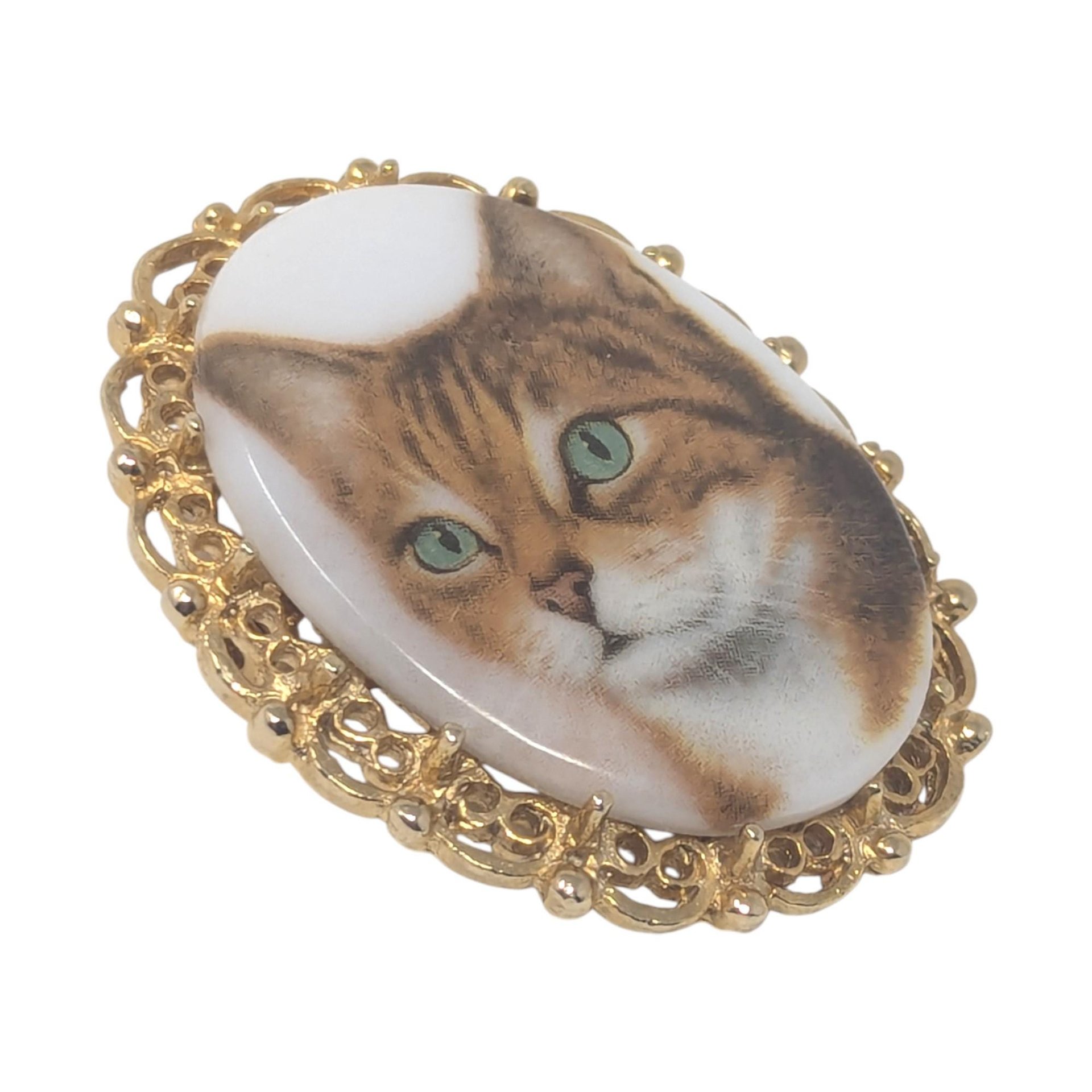 Vintage Ceramic Tabby Cat Brooch: Gold Tone Filigree Frame Pet Lover Jewelry